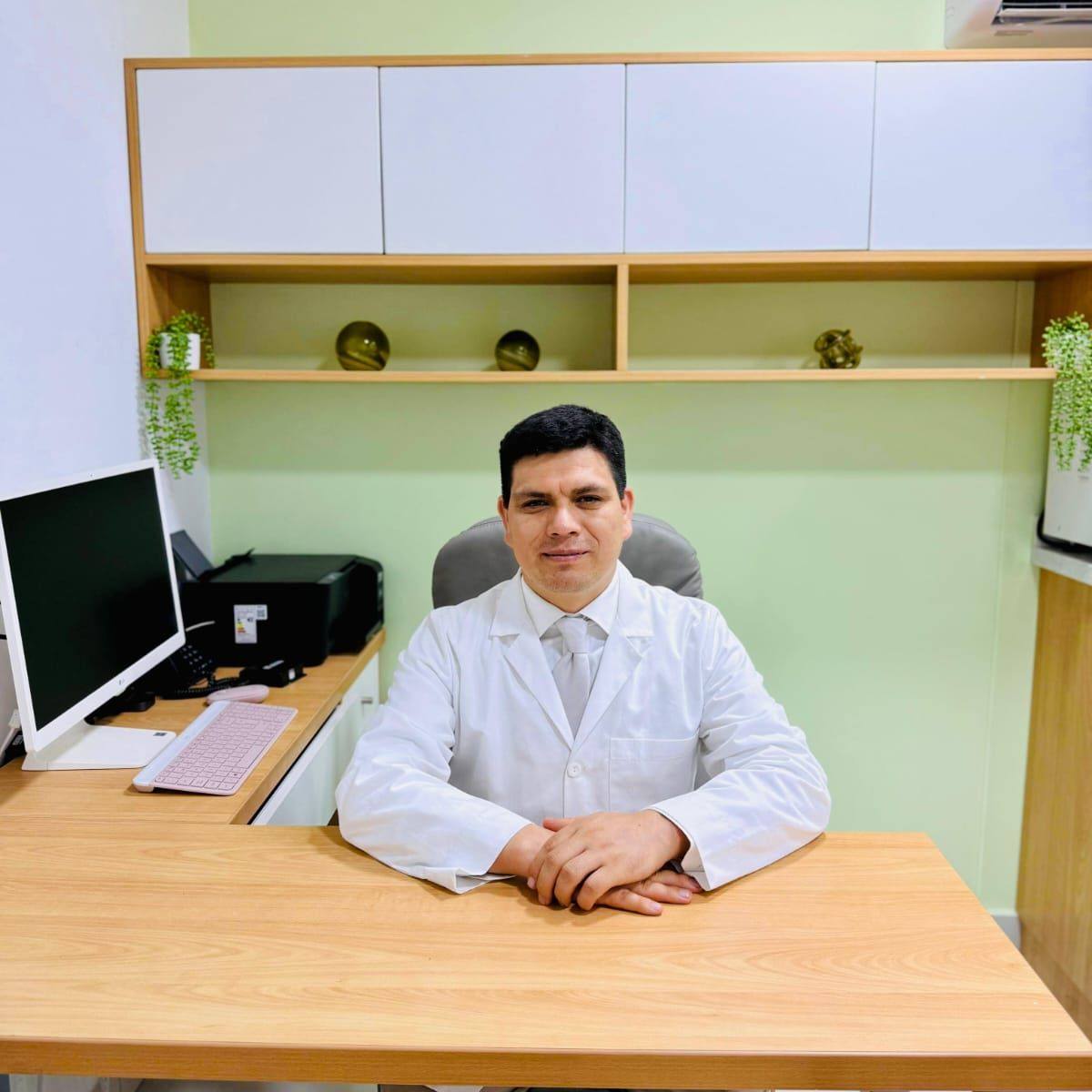 Dr.Alexander Vásquez -Ginecólogo | Lima