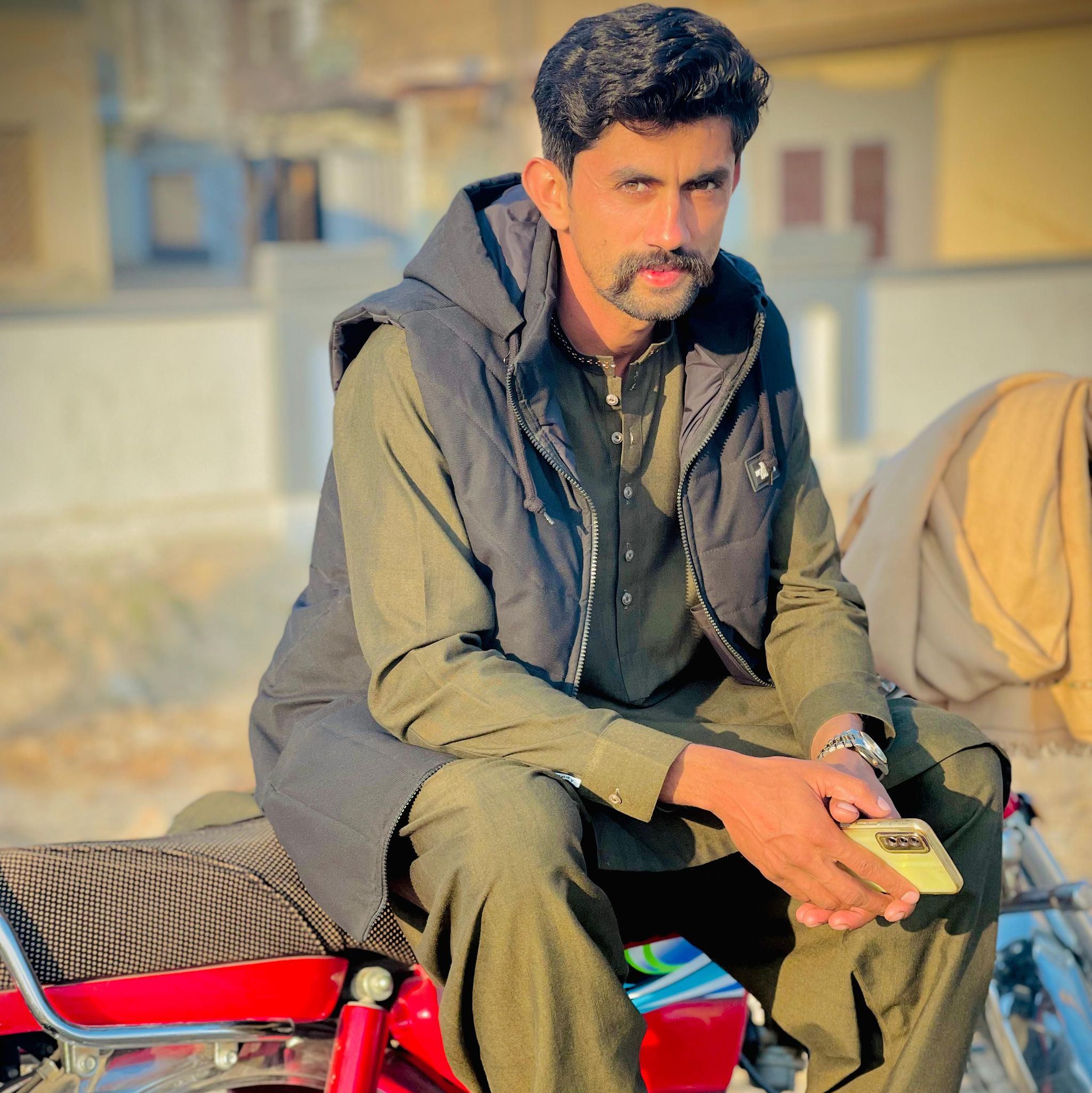 Hasnain Lar