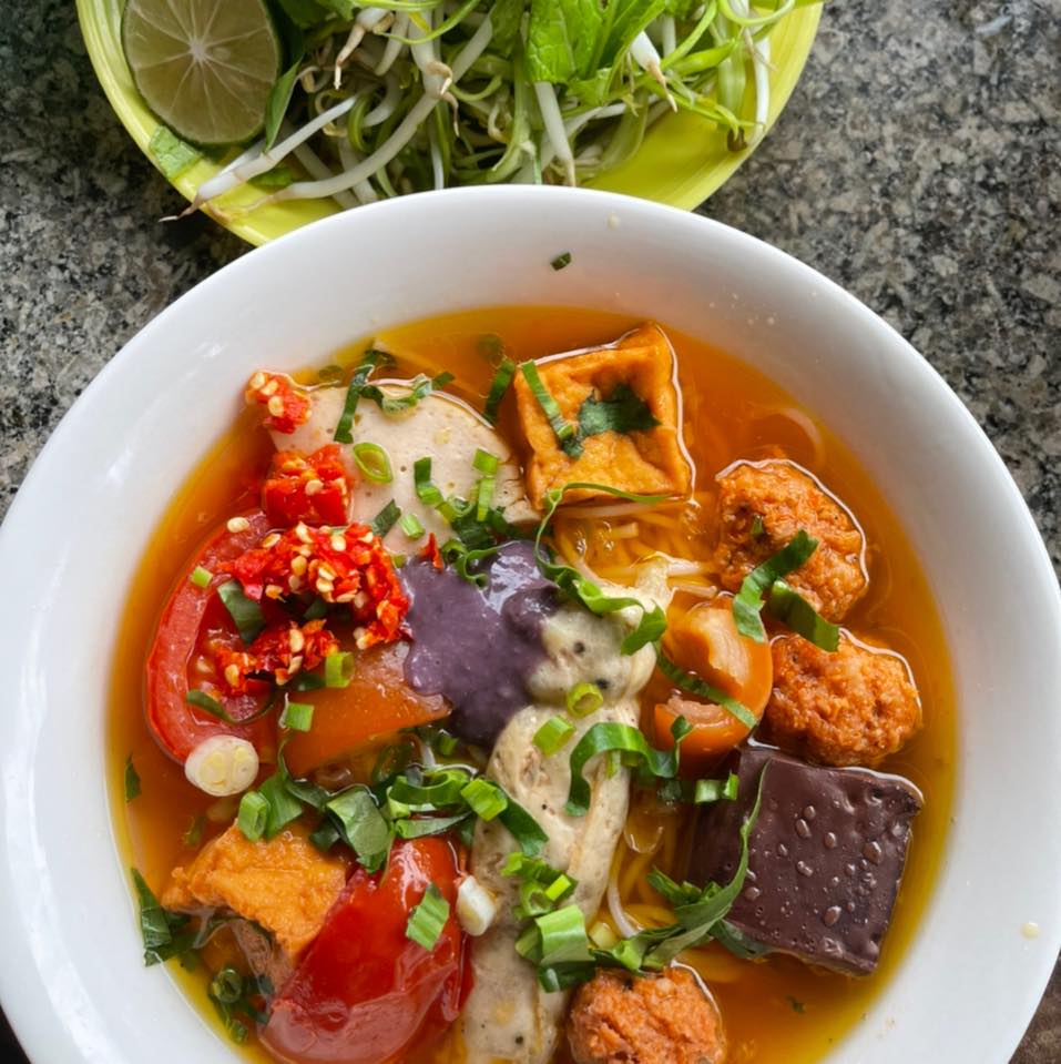 Mì quảng, bún riêu cô Phượng | Ho Chi Minh City