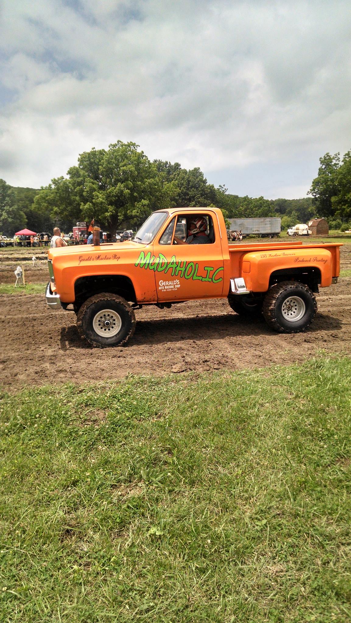 Mudaholic Mud Racing