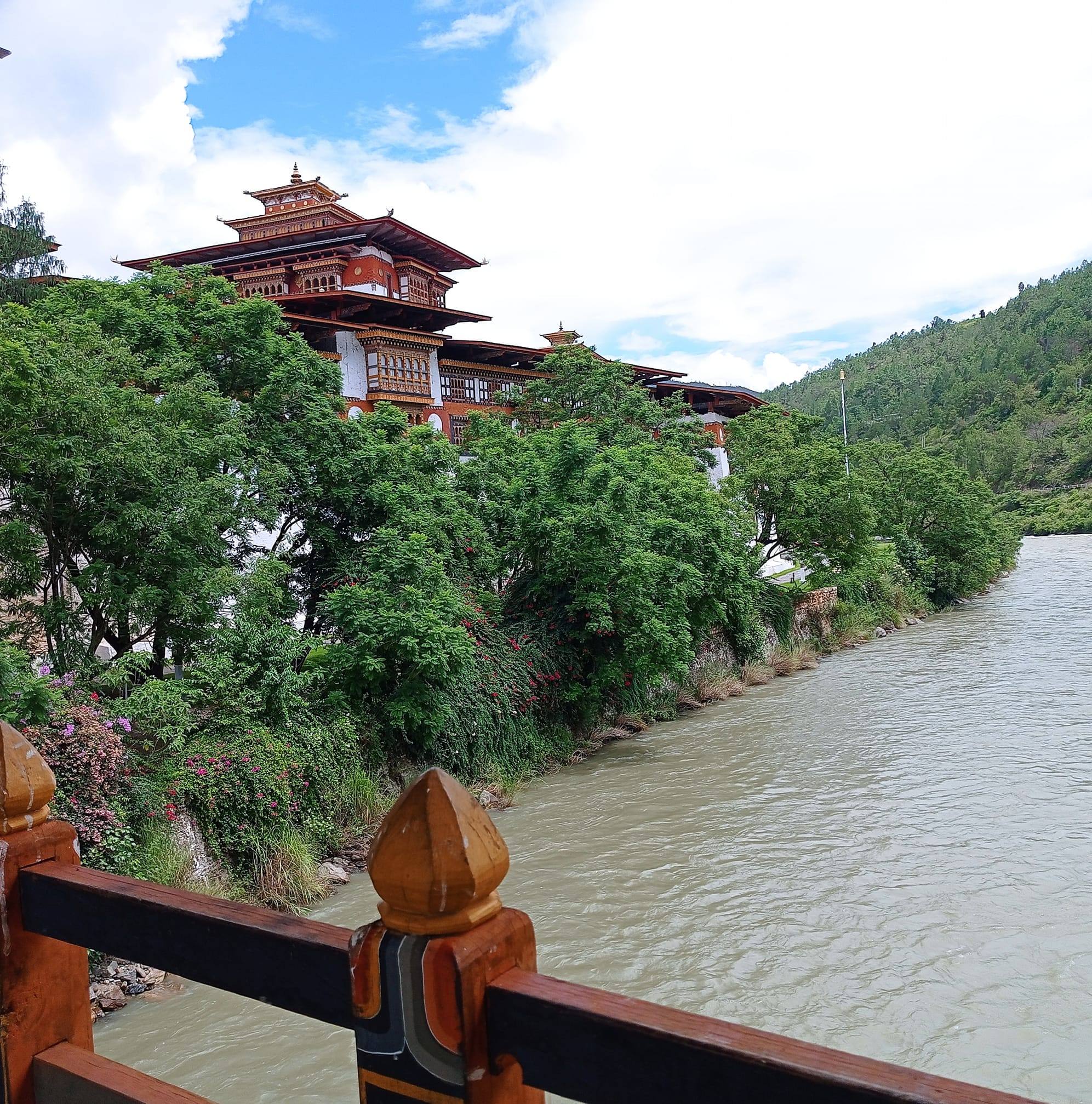 ༼ང་གིས་སླབ་གེ་ད་རེས།༽