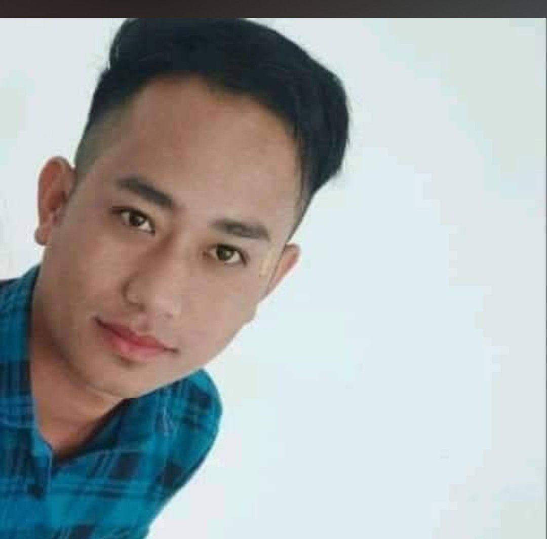 singer-agung-boli-momang-libang