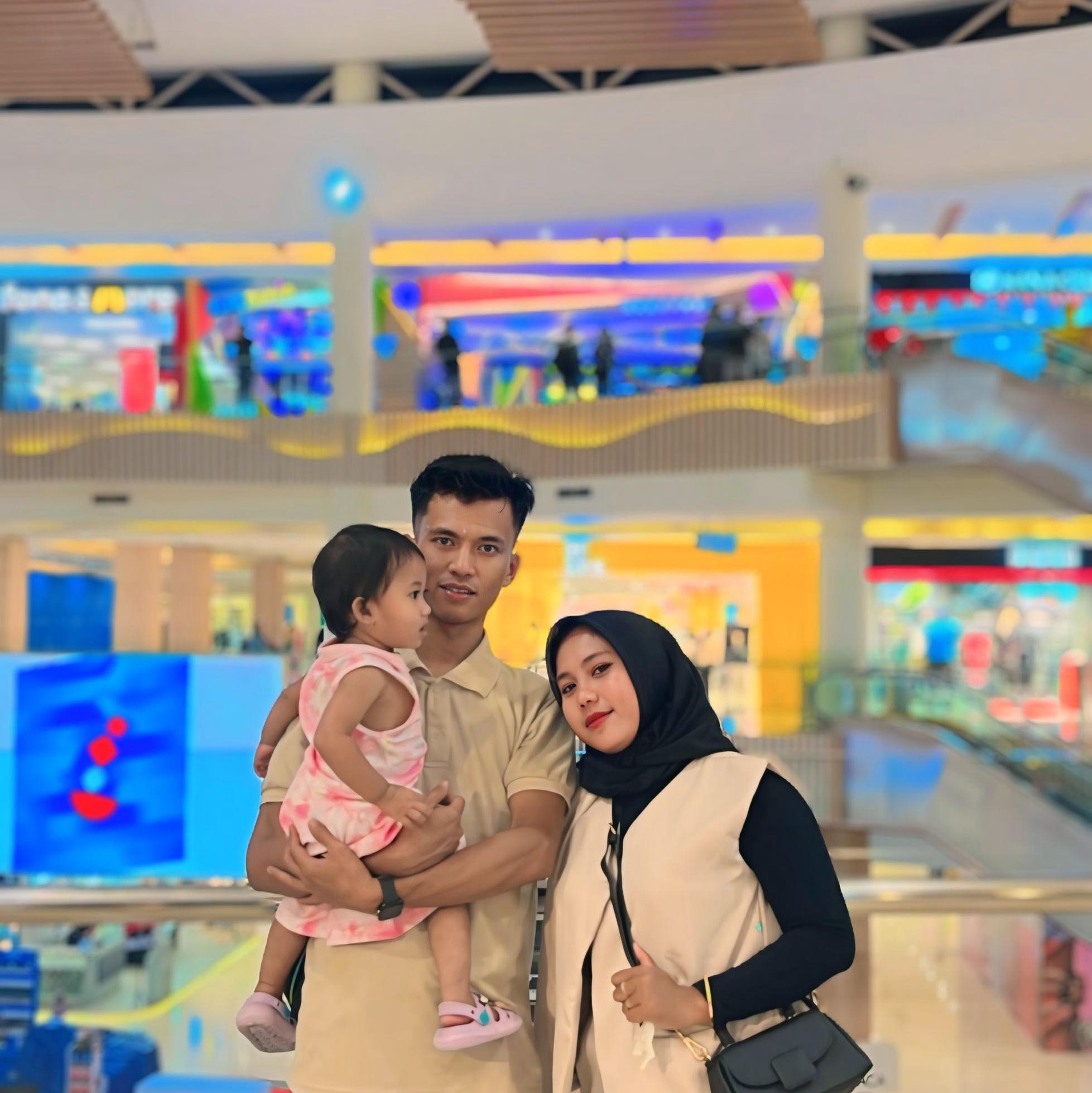 Yuk guys yg dari kmaren tanya tas yg kita pakai skrang sudah ready toko ...