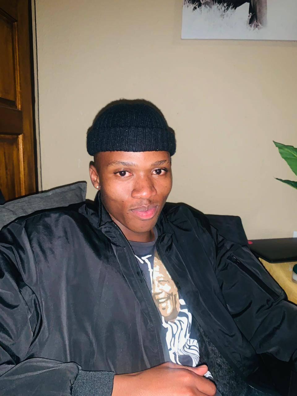Account holder: MaSibalukhulu Bank Name : Capitec Acc number ...
