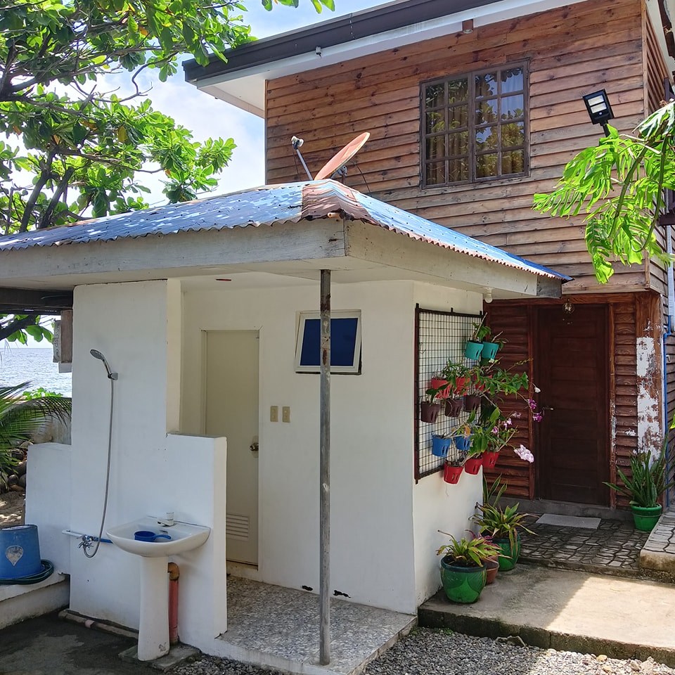 Dompoy's Beachcation Transient Inn | San Juan