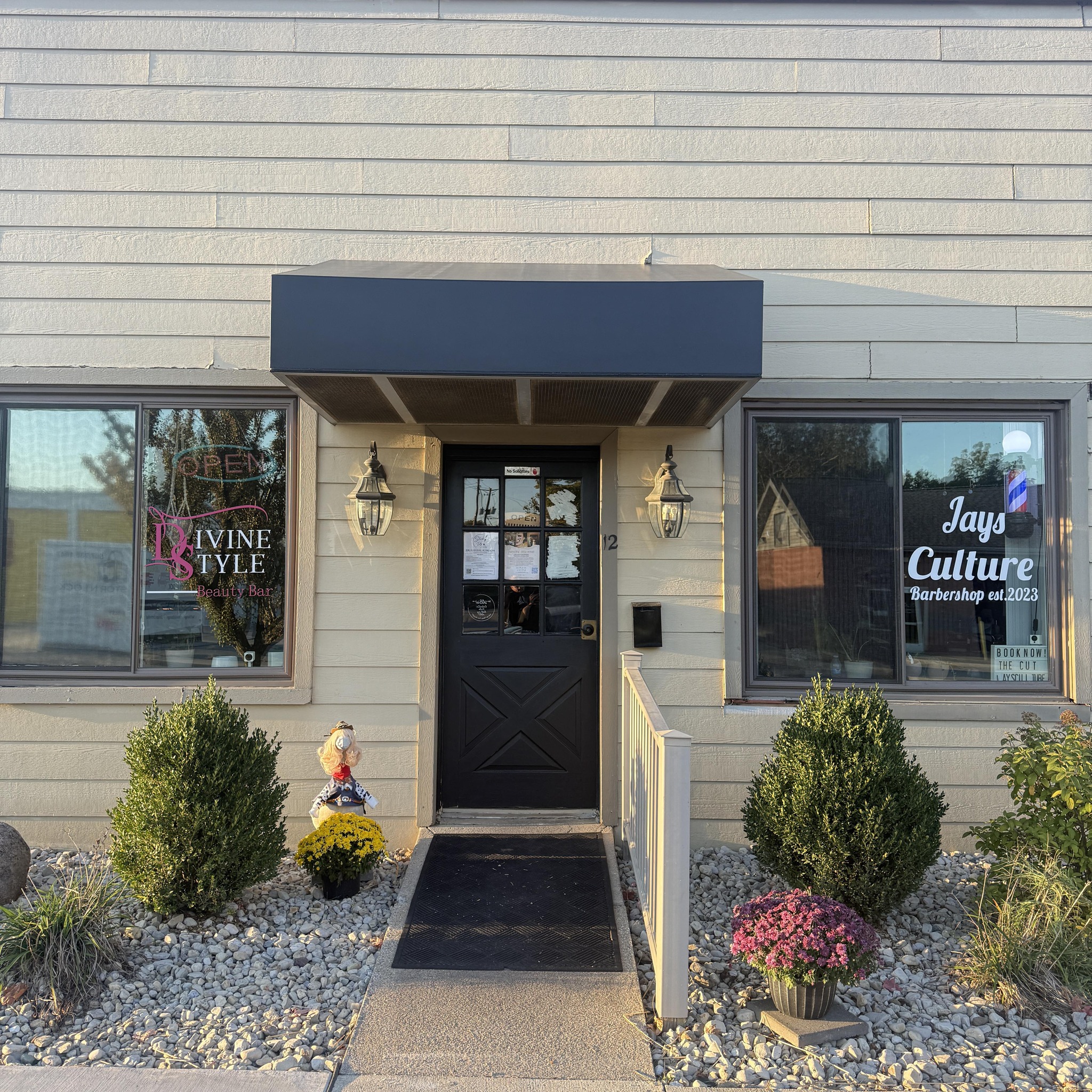 Divine Style Beauty Bar/ Lashed By Lish