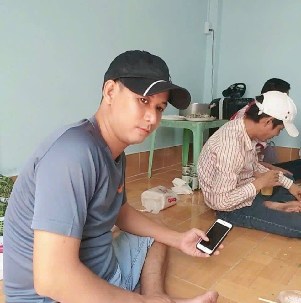 Ga tre : 180k cặp 3 con -250k Gà ôm trưng : 270k căp 3.5 Trông noi ...