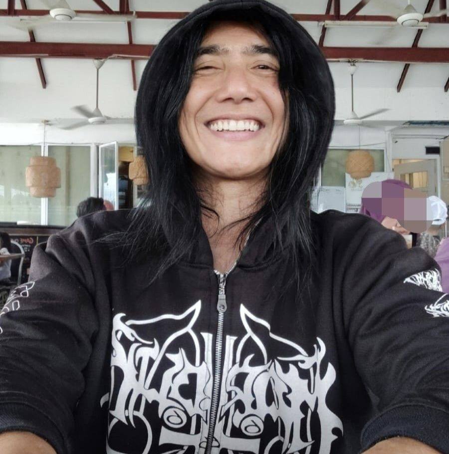 Happy Friday 🤘🔥 Good night 🌝‎𖤐 ̖́-‬ | Azami Togezaki