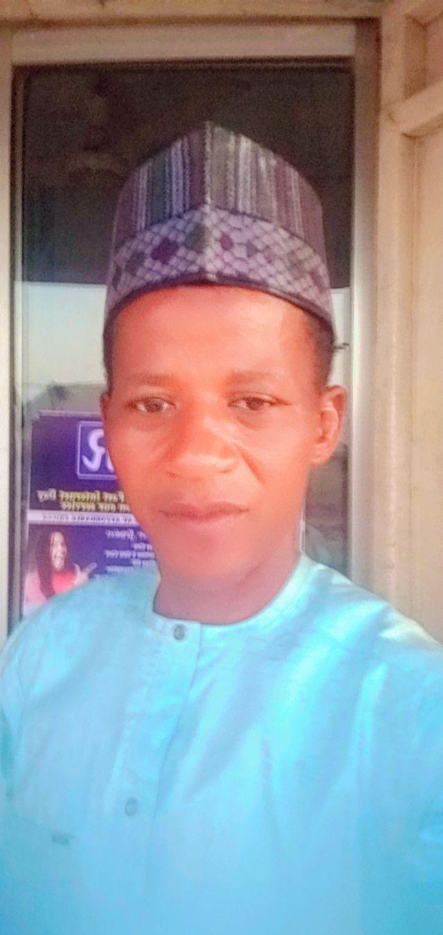 BBC - An samu hatsaniya a gaban ofishin EFCC da ke Abuja tsakanin ...