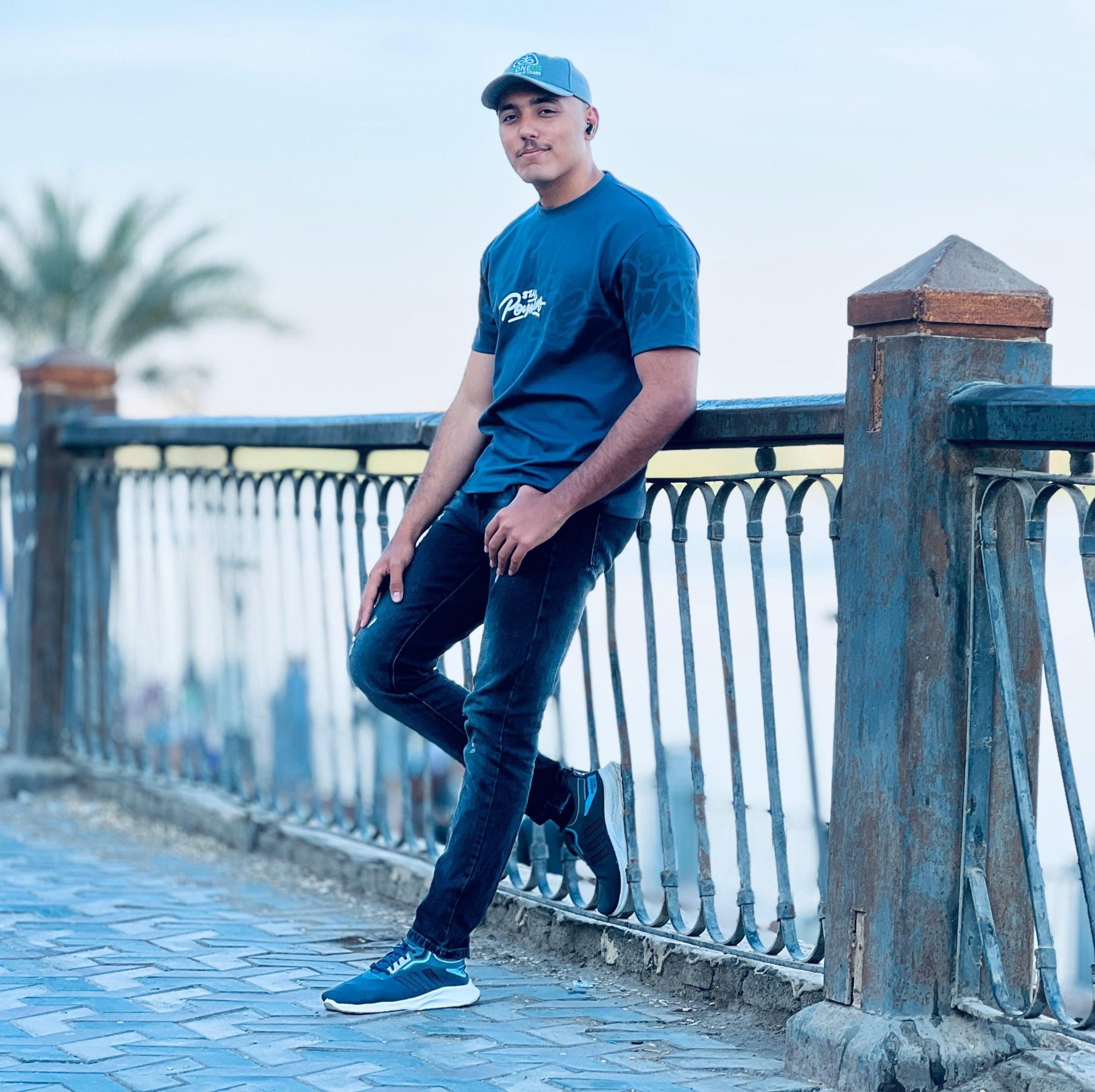 Mohamed - مش هصرف فلوسى على حاجات تافهه تانى انا تانى يوم : | Facebook