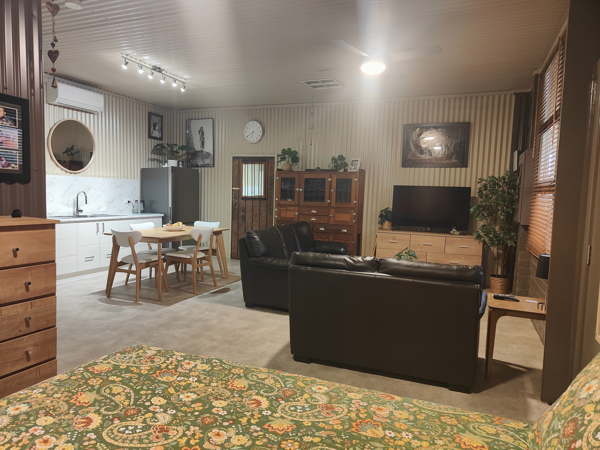 KEN'S SHED Rustic Accomodation | Gladstone SA