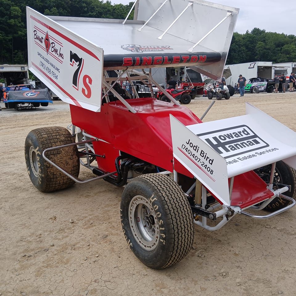 Singleton 305 sprint car racing