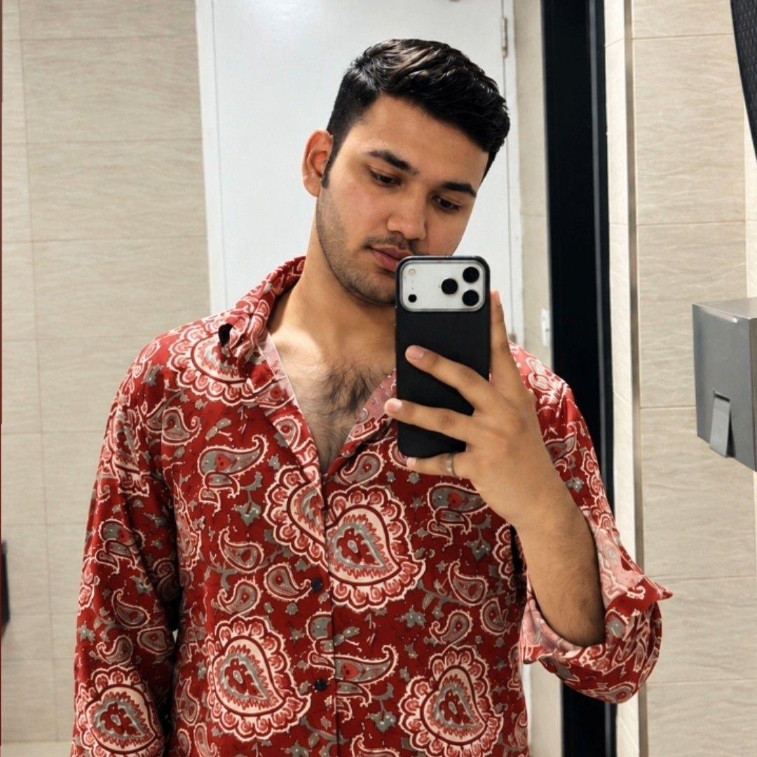আপনাদের সস্তায় iPhone দিতে হরমুজ প্রণালীতে চলে আসছি iPhone তোলাইতে! 🤣🚢 ...