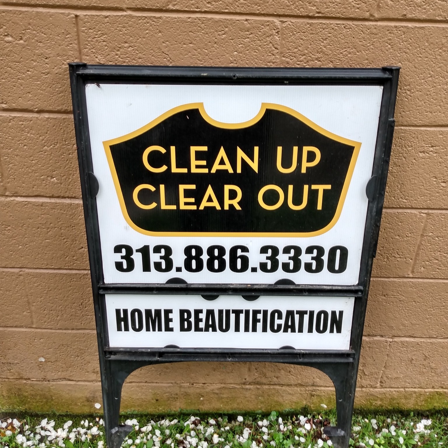 Clean Up Clear Out | Grosse Pointe Woods MI