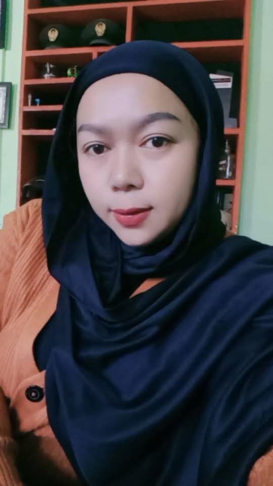Neng Rhika Rika