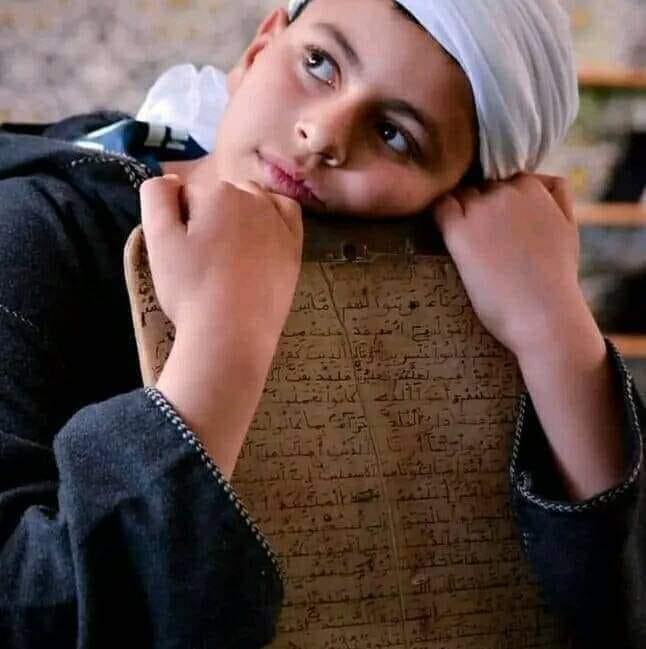 ابتسم ودع الحزن لمن تمناه لك