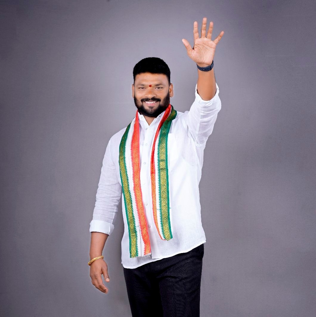 అన్నారం గ్రామ సర్పంచ్‌గా మా నాన్నగారు శ్రీ మెరుగు గోవర్ధన్ రెడ్డి గారు ...