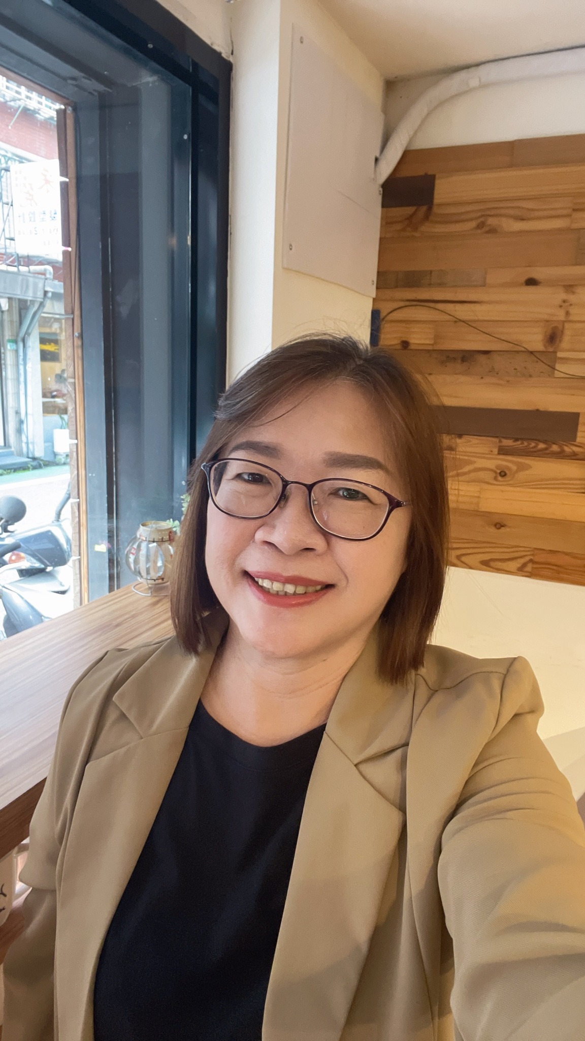 熟齡創業誌 - 斜槓創業，從小步開始大夢 中年女性想斜槓，常擔心時間不夠或起步太晚。別怕！你的經驗是無價資產。每天花1小時學習新技能，從小處 ...