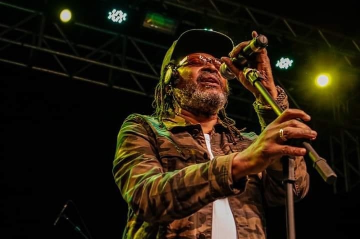 Edson Gomes e Banda Cão de Raça