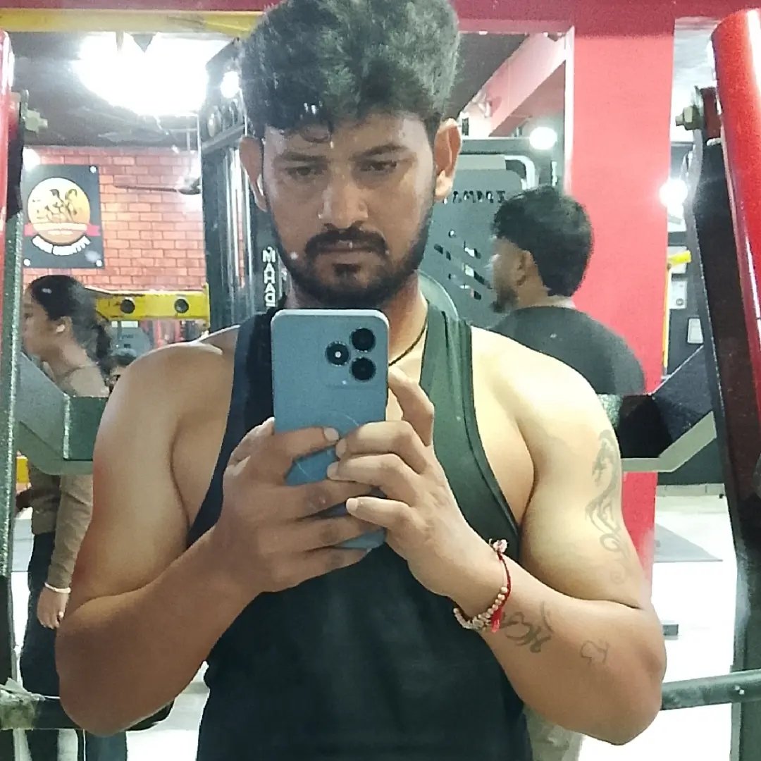 Wrong vs Right One-Arm Triceps Extension Small form mistakes can affect ...