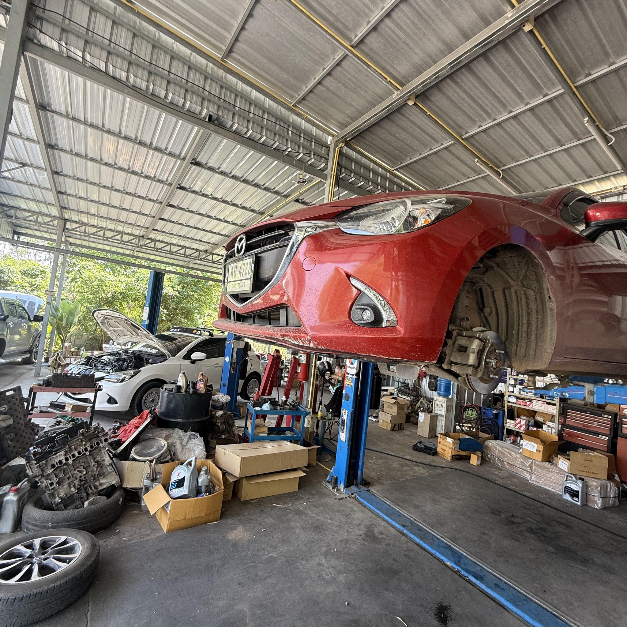 Mazda 2 Skyactiv Club Thailand | เปลี่ยนสวิตแป้นเบรคราคาเท่าไรคะ | Facebook