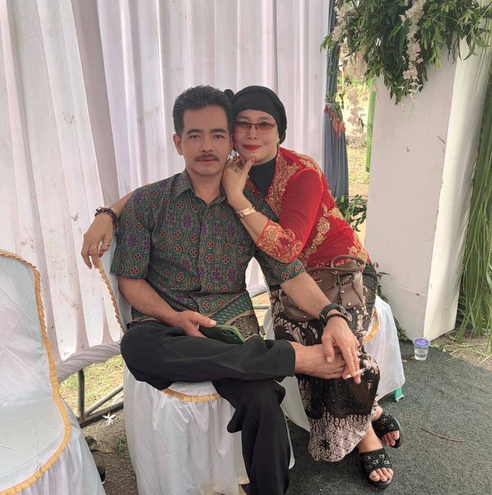 Ya allah itu rumah lho yg dibakar kok kayak daun kering aja. Lenyap ...