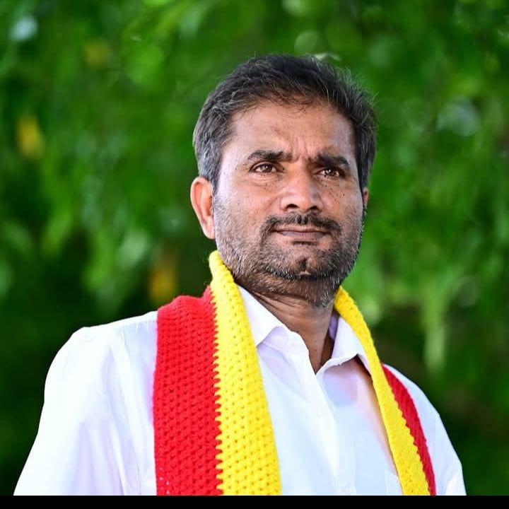 ಅಯ್ಯೋ ಬಿಡ್ರಪ್ಪ ಅವರು ನಮ್ಮ ರಾಜ್ಯದ ಮುಖ್ಯಮಂತ್ರಿ.🤦 #Congress #delhi #protest ...