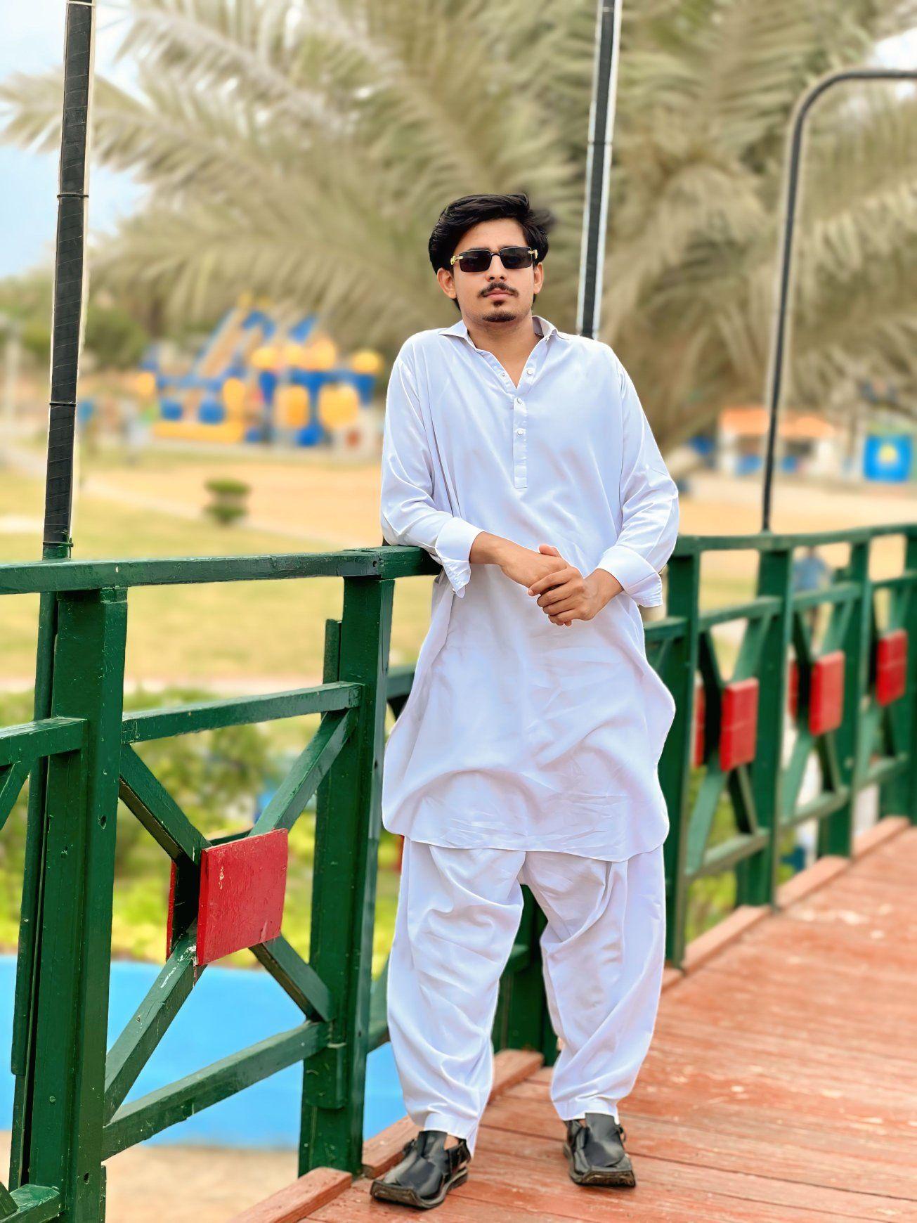 University Of Love | اگر 610 لوگ مجھے صرف | Facebook