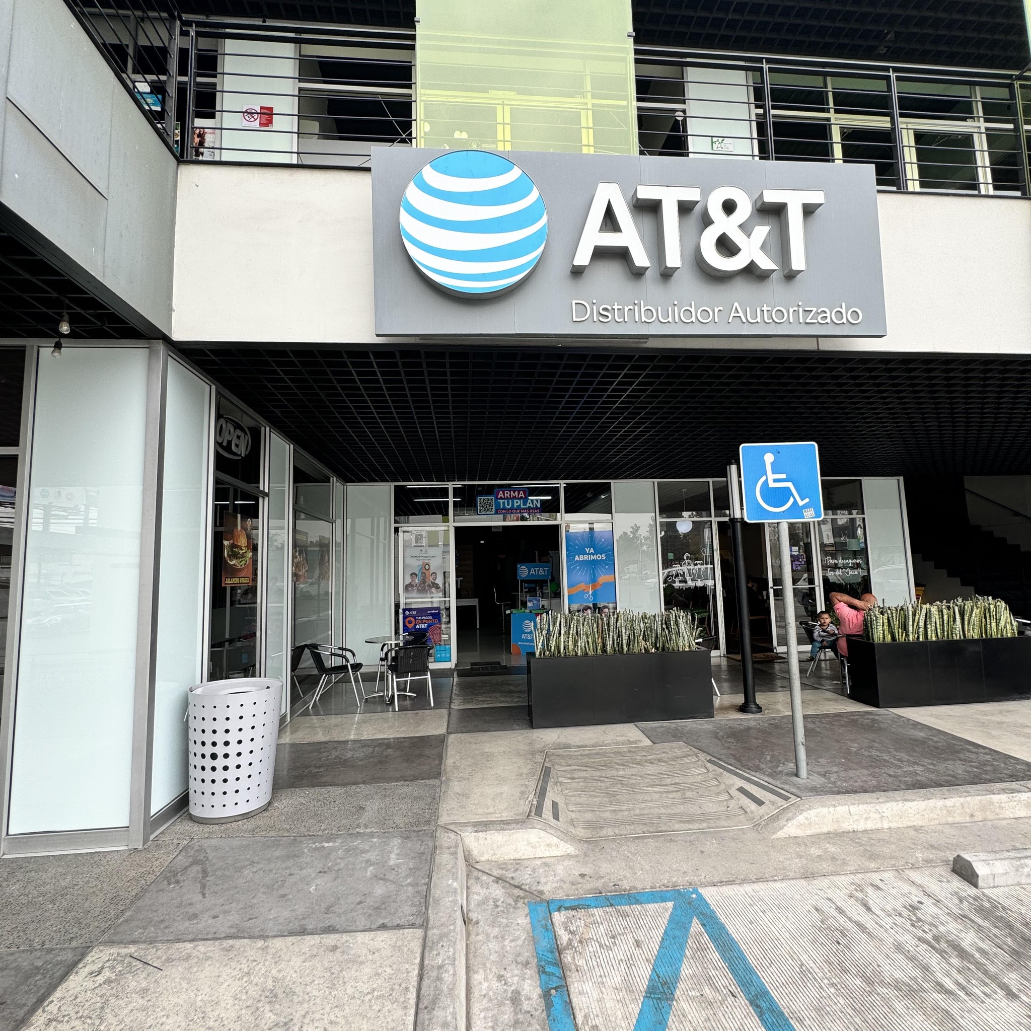 AT&T Plaza 20 De Noviembre Distribuidor Autorizado | Tijuana