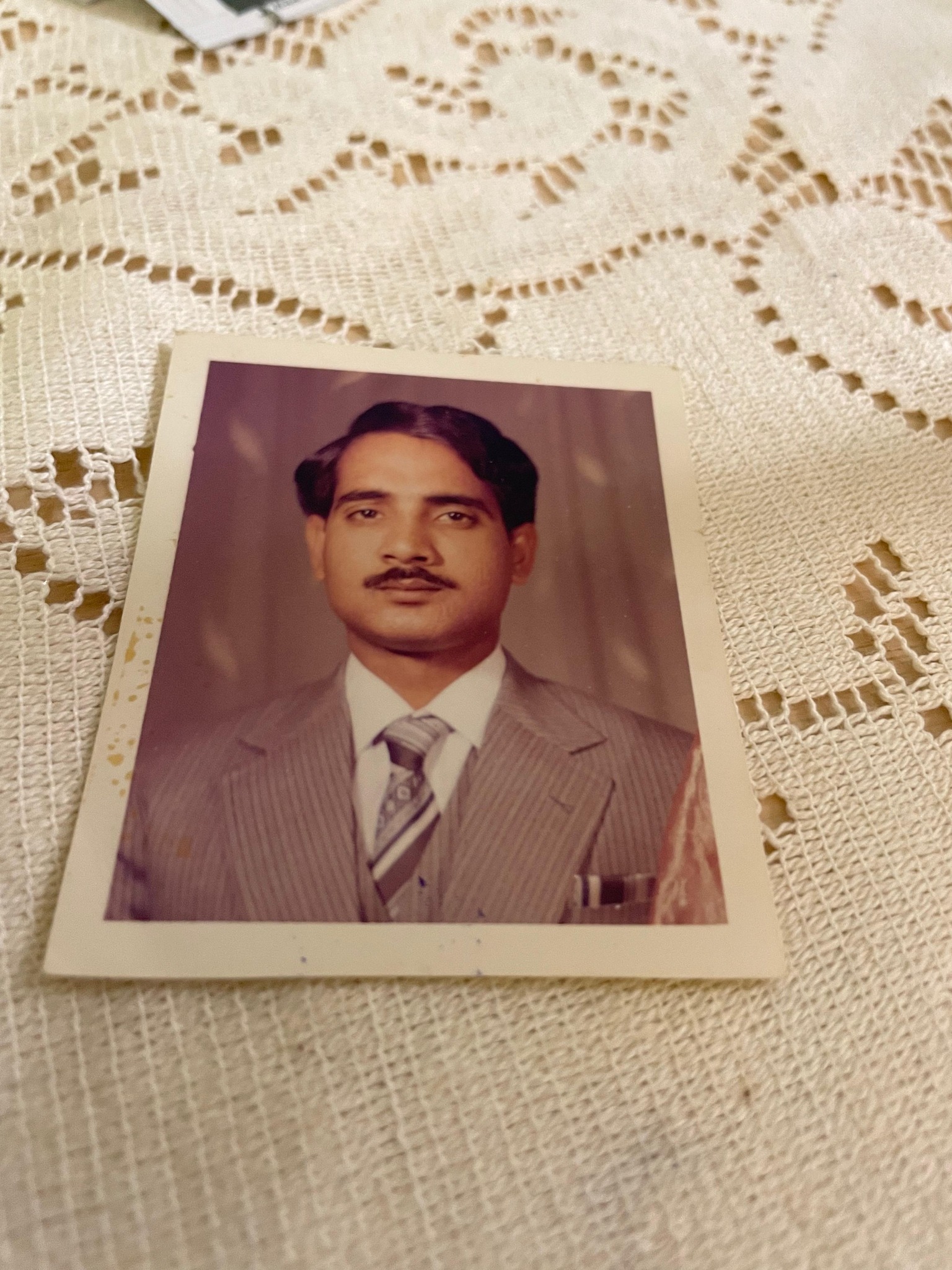 بلیو پاسپورٹ اور باقی مراعات کا بل واپس لینے کا فیصلہ شکریہ عمران خان ...