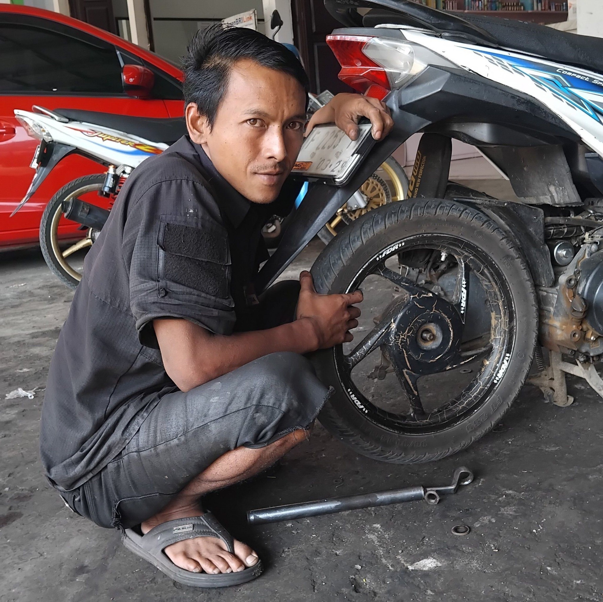 removing the scooter fork locking clip using a simple tool #tricks # ...