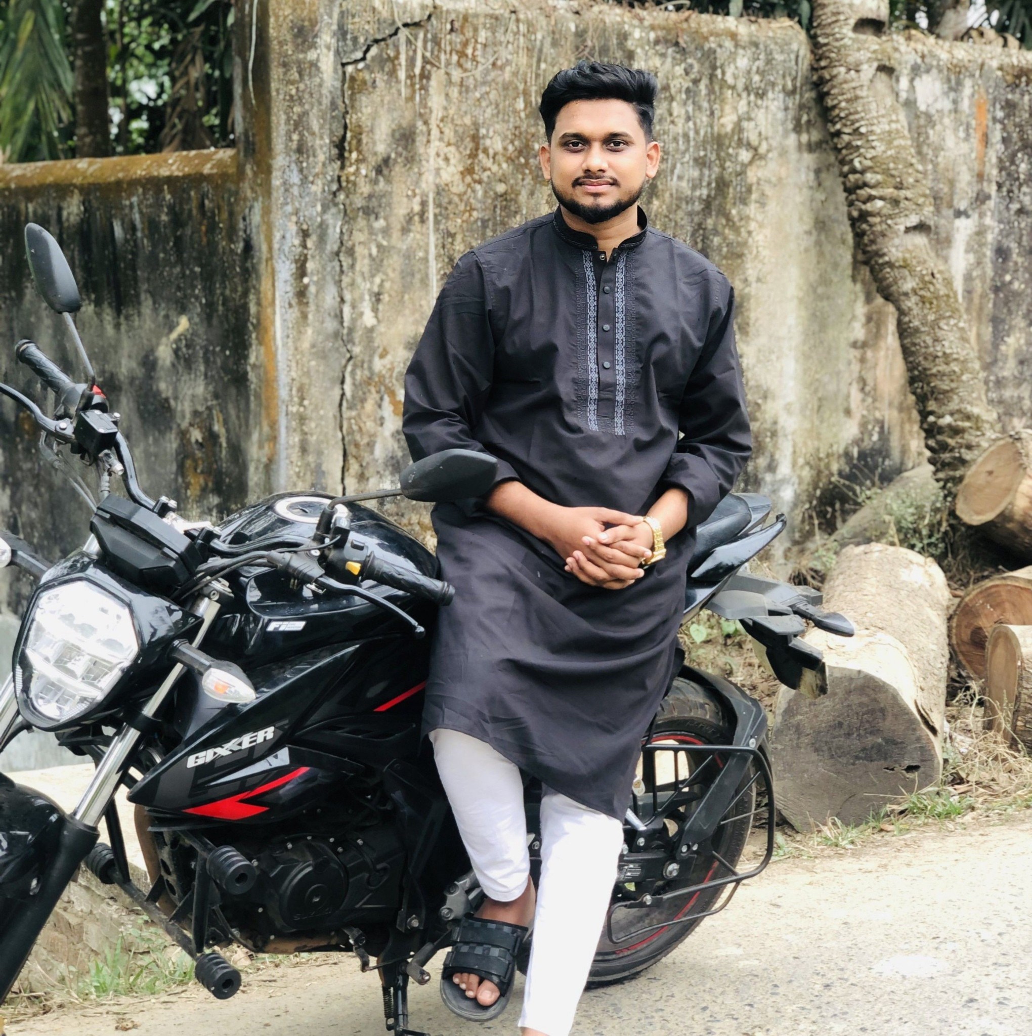 চন্দনাইশের ধোপাছড়িতে ৪২ লিটার চোলাইমদসহ ৩ হিজড়া আটক, সিএনজি জব্দ ...