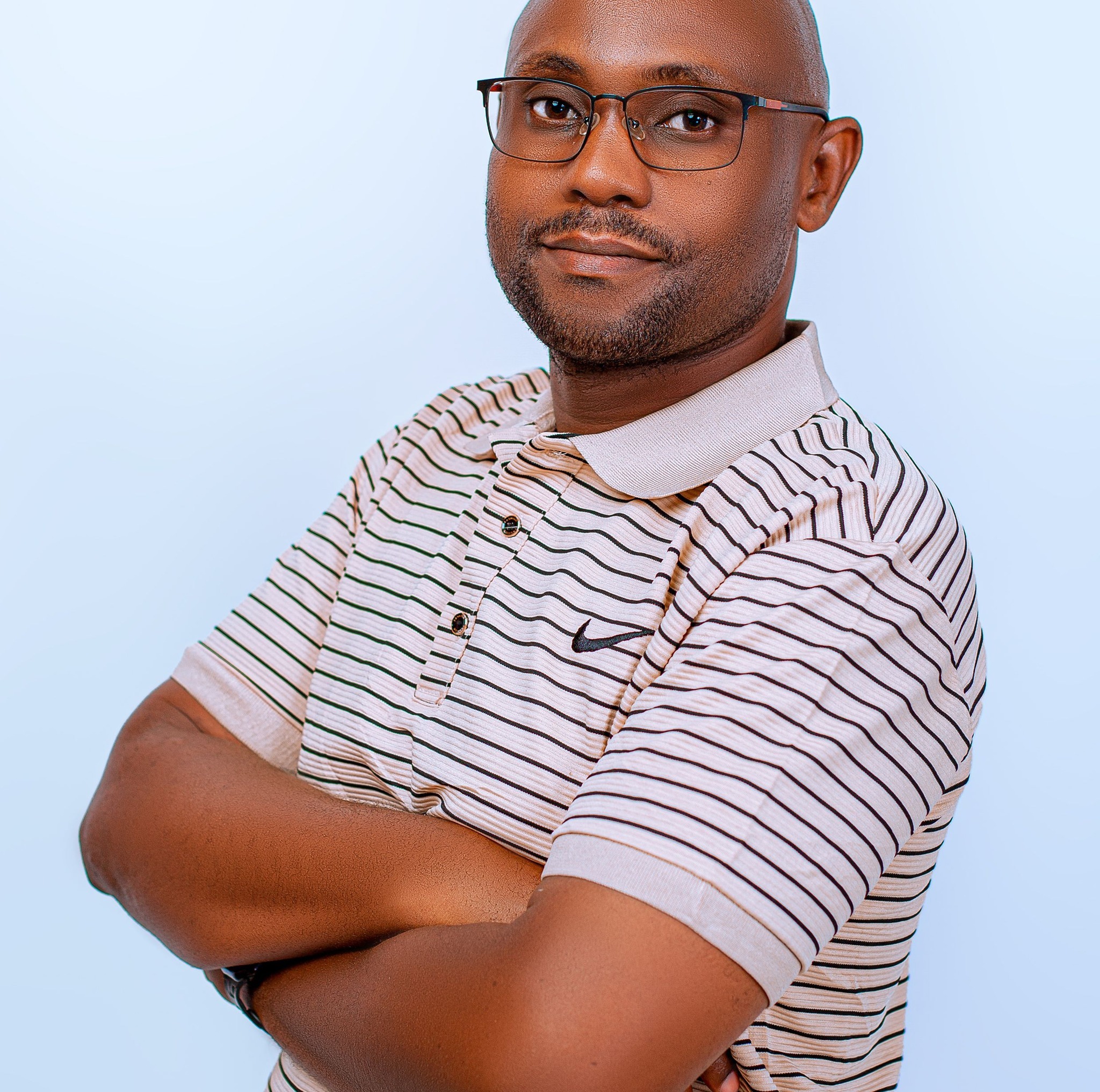 HUU NI UONGO, HICHO ANACHOELEZA SIO MAANA YA HICHO KIBAO. Hiyo alama ...