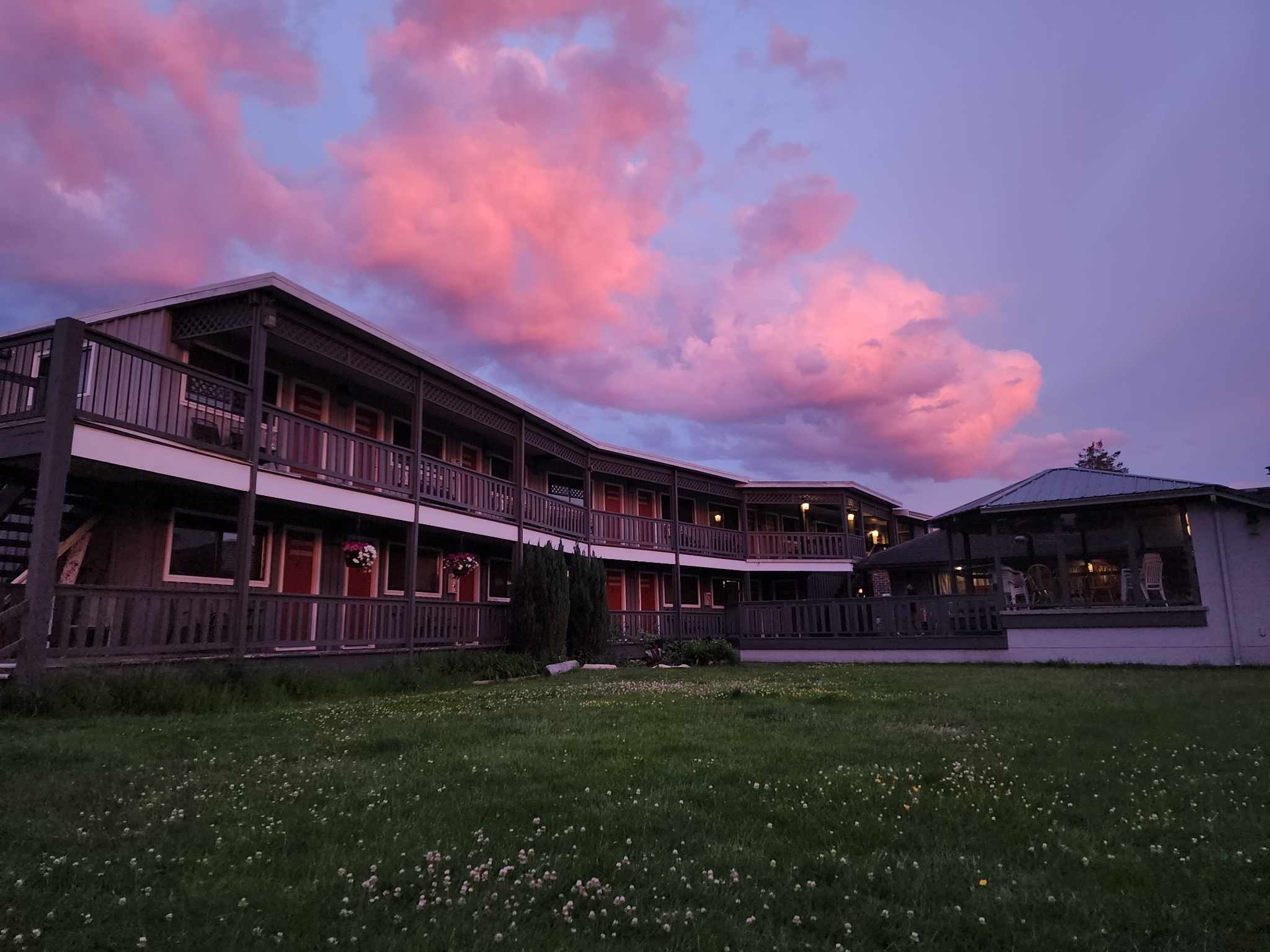 Campbell River Lodge Hotel