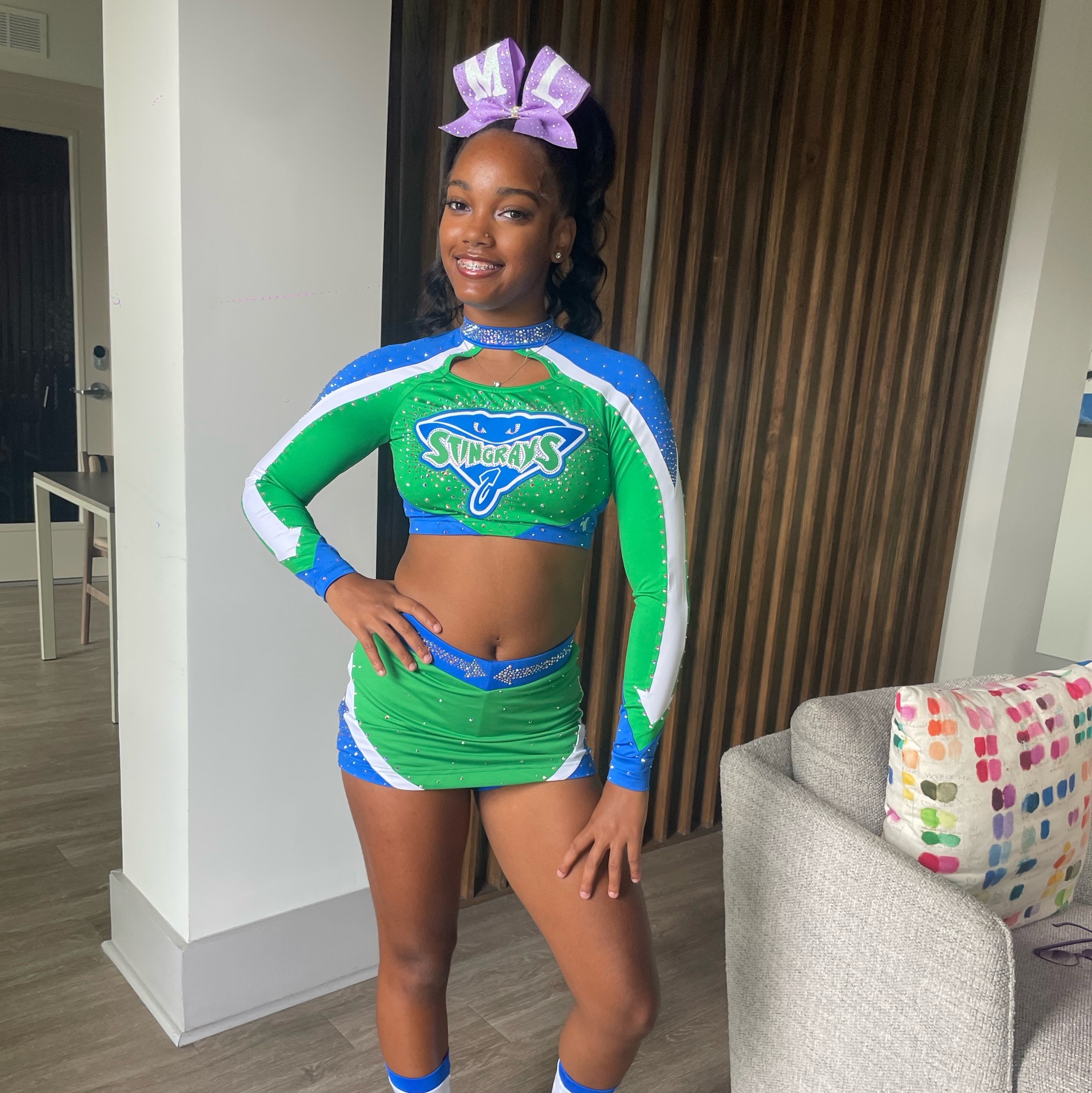 1.5 up to stretch full down to prone (side base) 🦁 #cheer #cheerleading ...