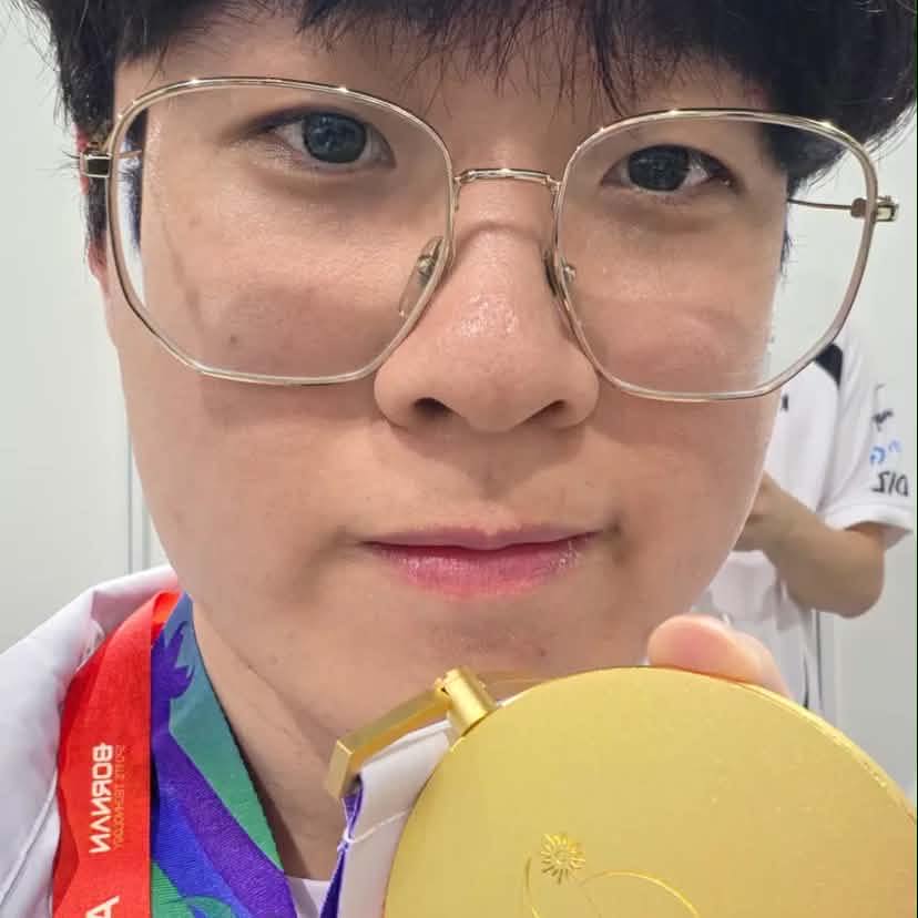 Bao giờ U chê tháo niềng vậy?