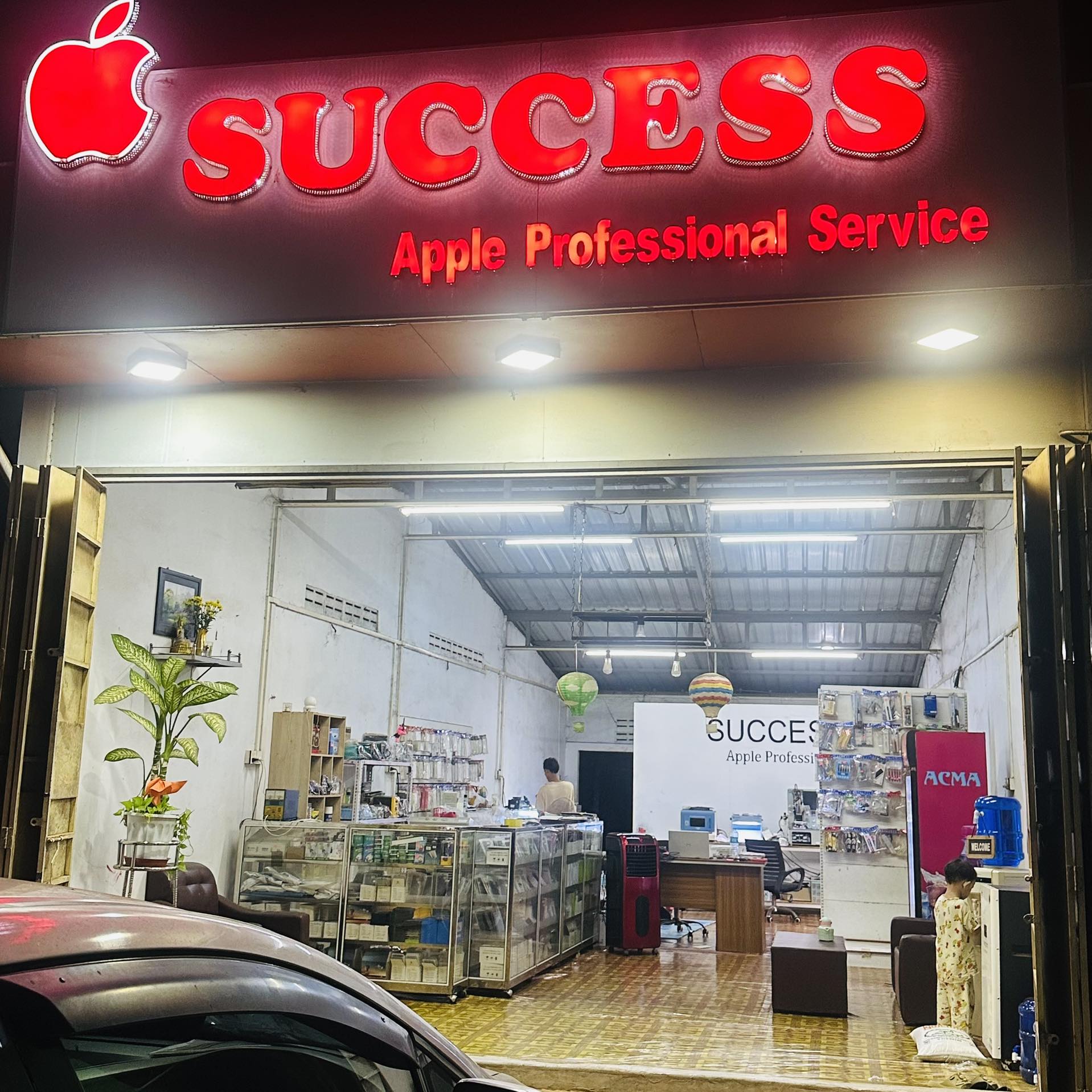Success phone spare part- ဖုန်းစက်ပြင်ပစ္စည်းအရောင်းဆိုင်