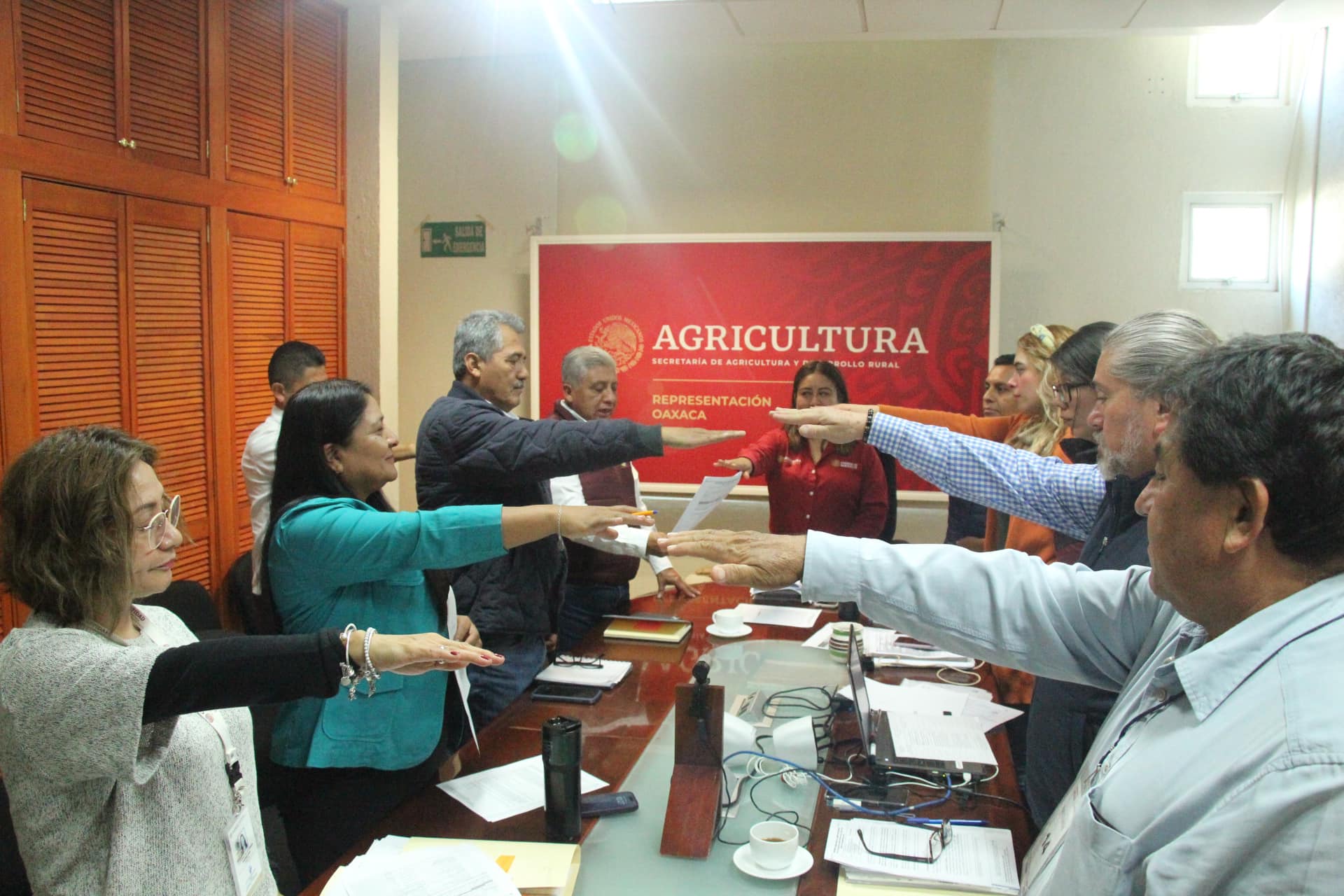En las instalaciones de la #Sader Oaxaca se lleva a cabo la sesión de ...