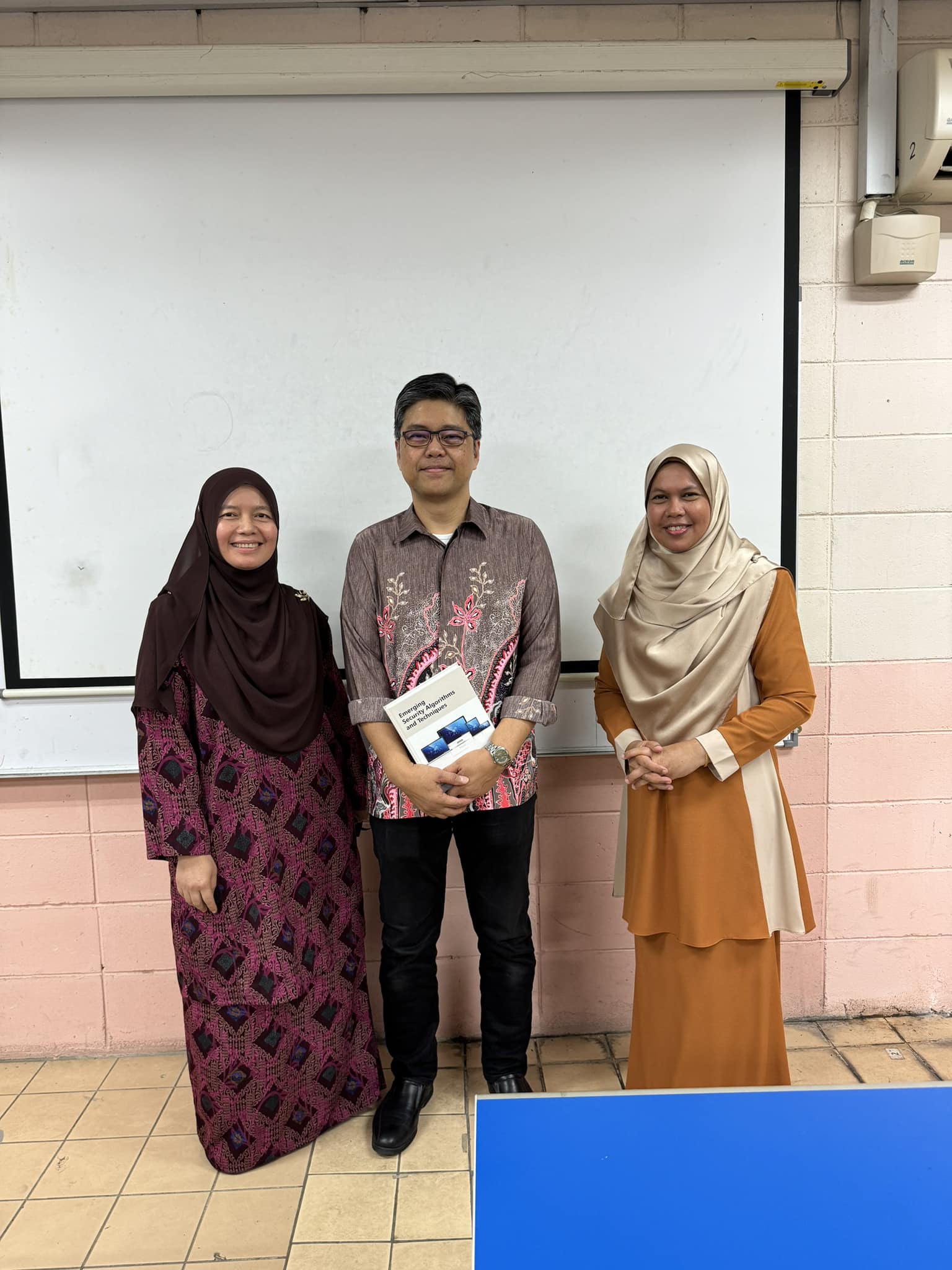 Fakulti - Capturing a proud moment of three amazing alumni of Bac of ...