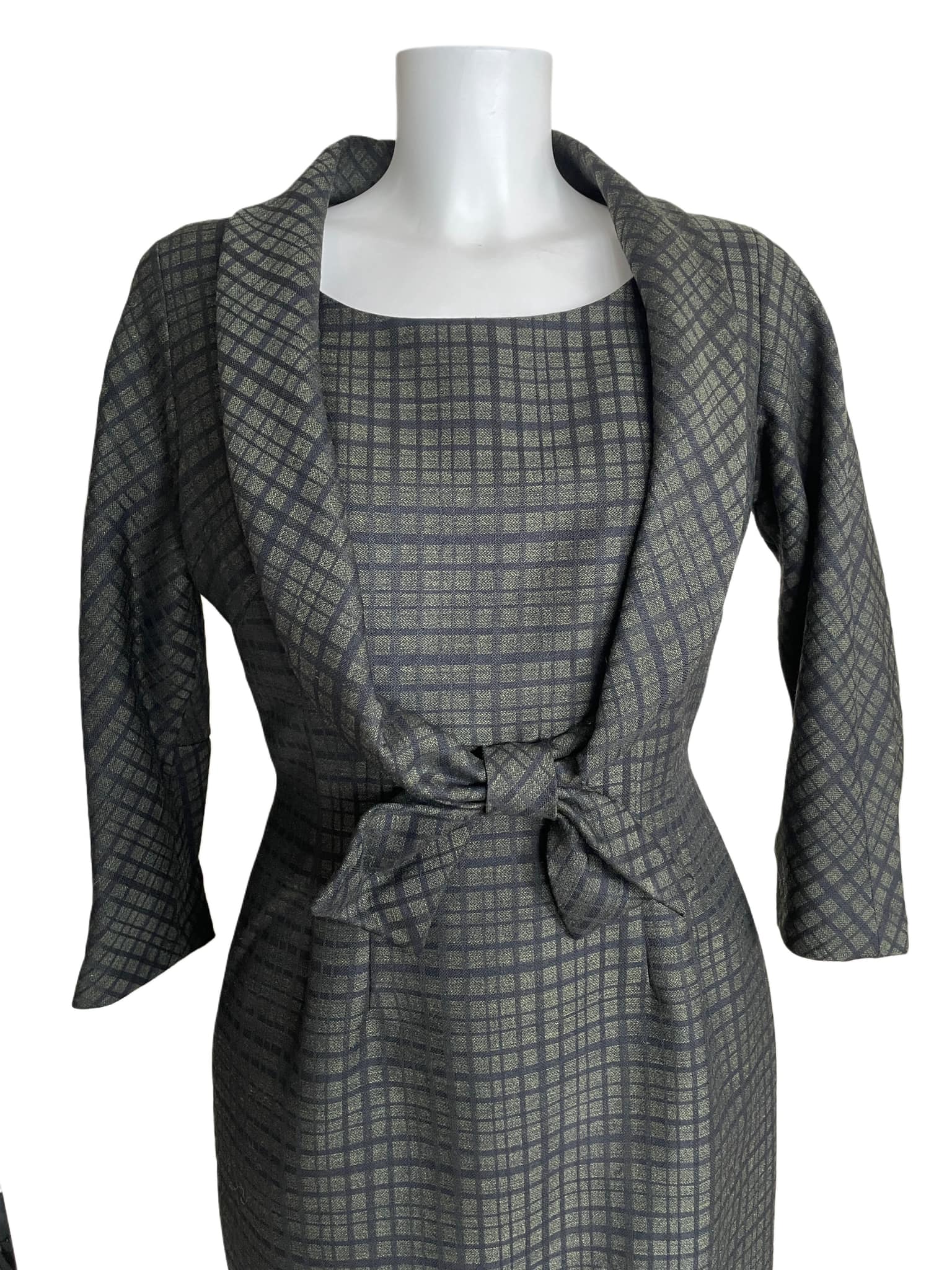 grey wiggle dress Rocking a Vintage for Executive Presentation Dial Markers|Index