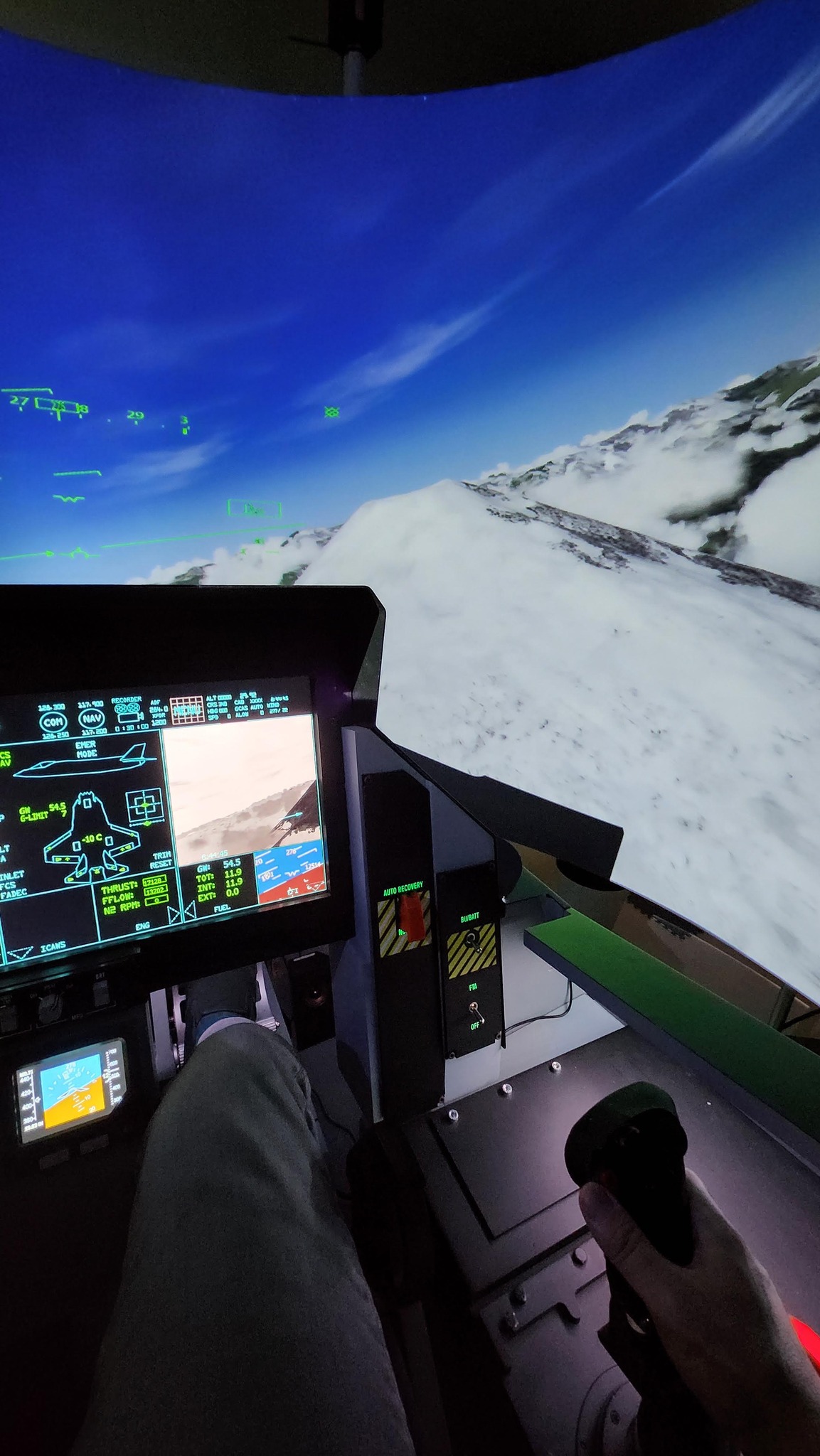 バイパーウィング - F-35 Cockpit Simulator with Simpit screen... | Facebook