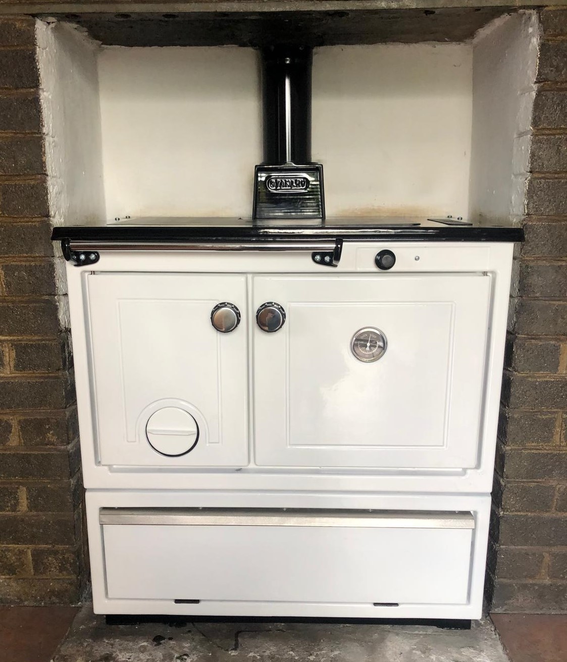 H&F - Reconditioned Stanley 90 Deluxe Solid Fuel with large boiler ...