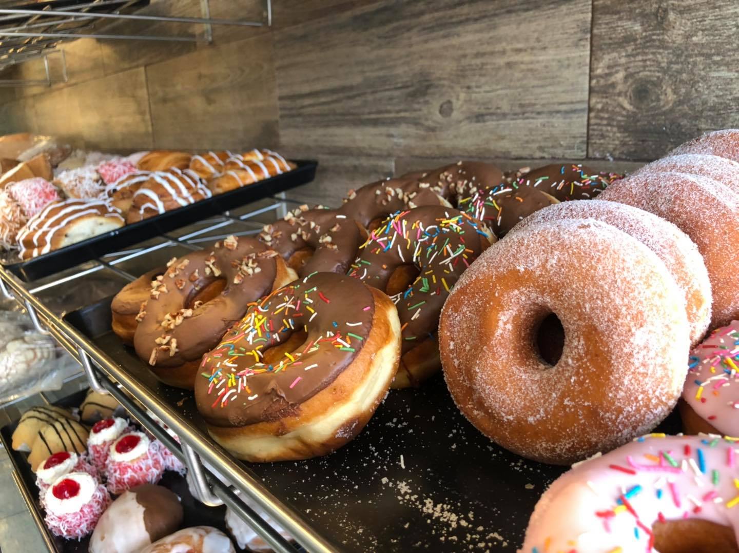 Ven por tu pan dulce a cualquiera de... - Panaderia Azteca | Facebook