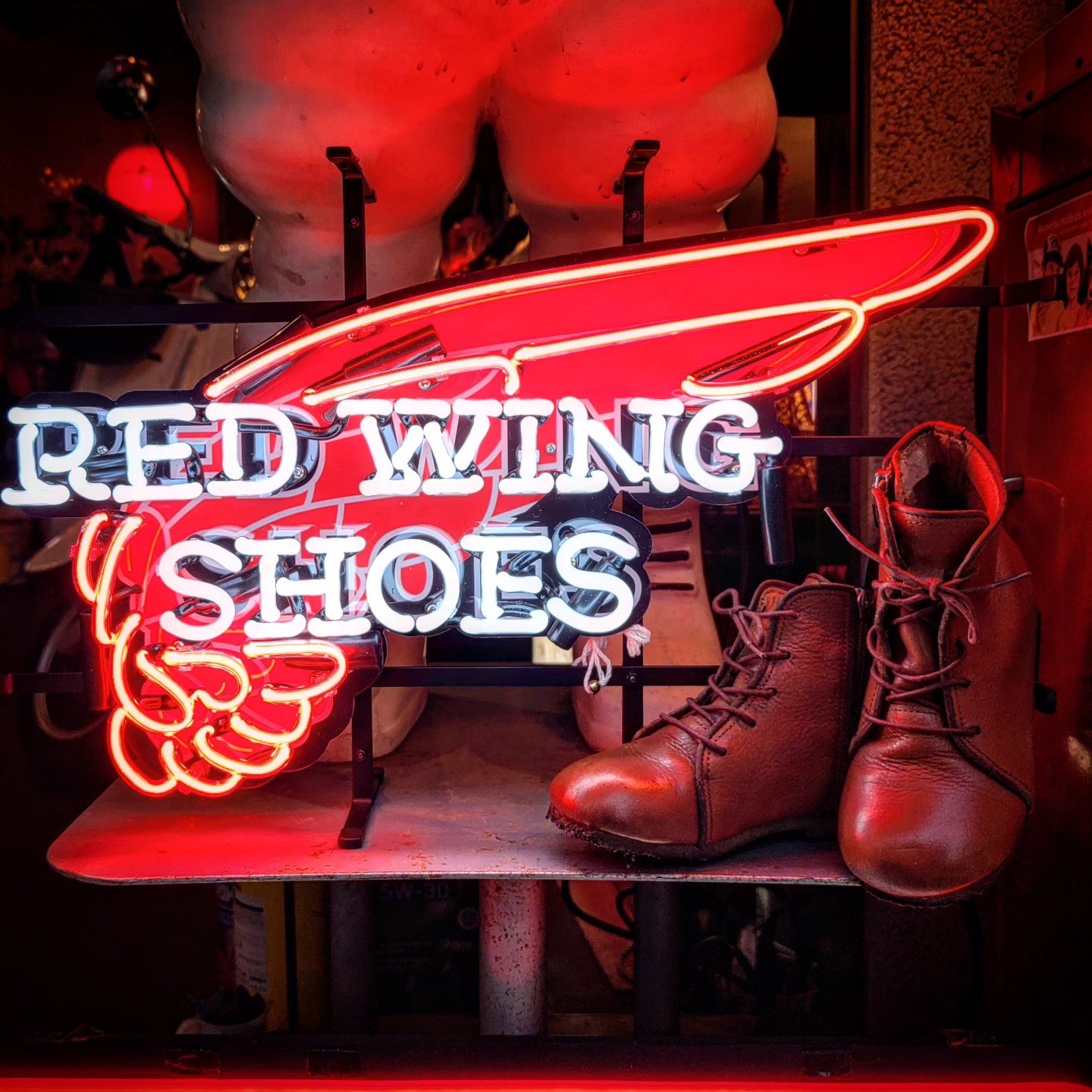 redwingのネオンサイン入りました? 酔っ払って夜中にポチッと（笑 