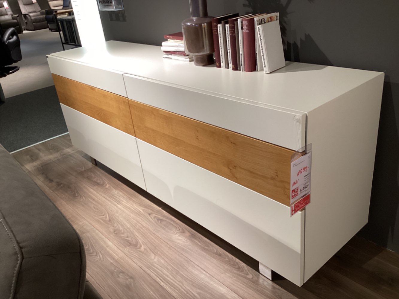 Hülsta Sideboard Art.Nr.: 0351001585 Jetzt zum Vorteilspreis von 1599€ Weitere Informationen zum Artikel unter: https://www.planungswelten.de/mp/ huelsta-sideboard-art-nr-0351001585