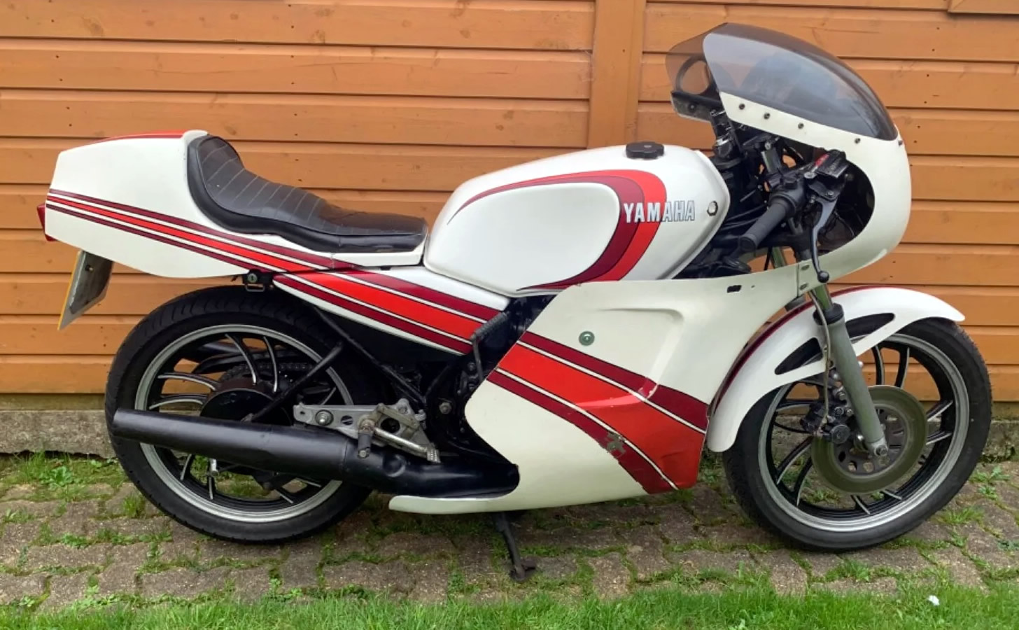 Ad: 1982 Yamaha RD250 LC with period body kit and clip-ons. On