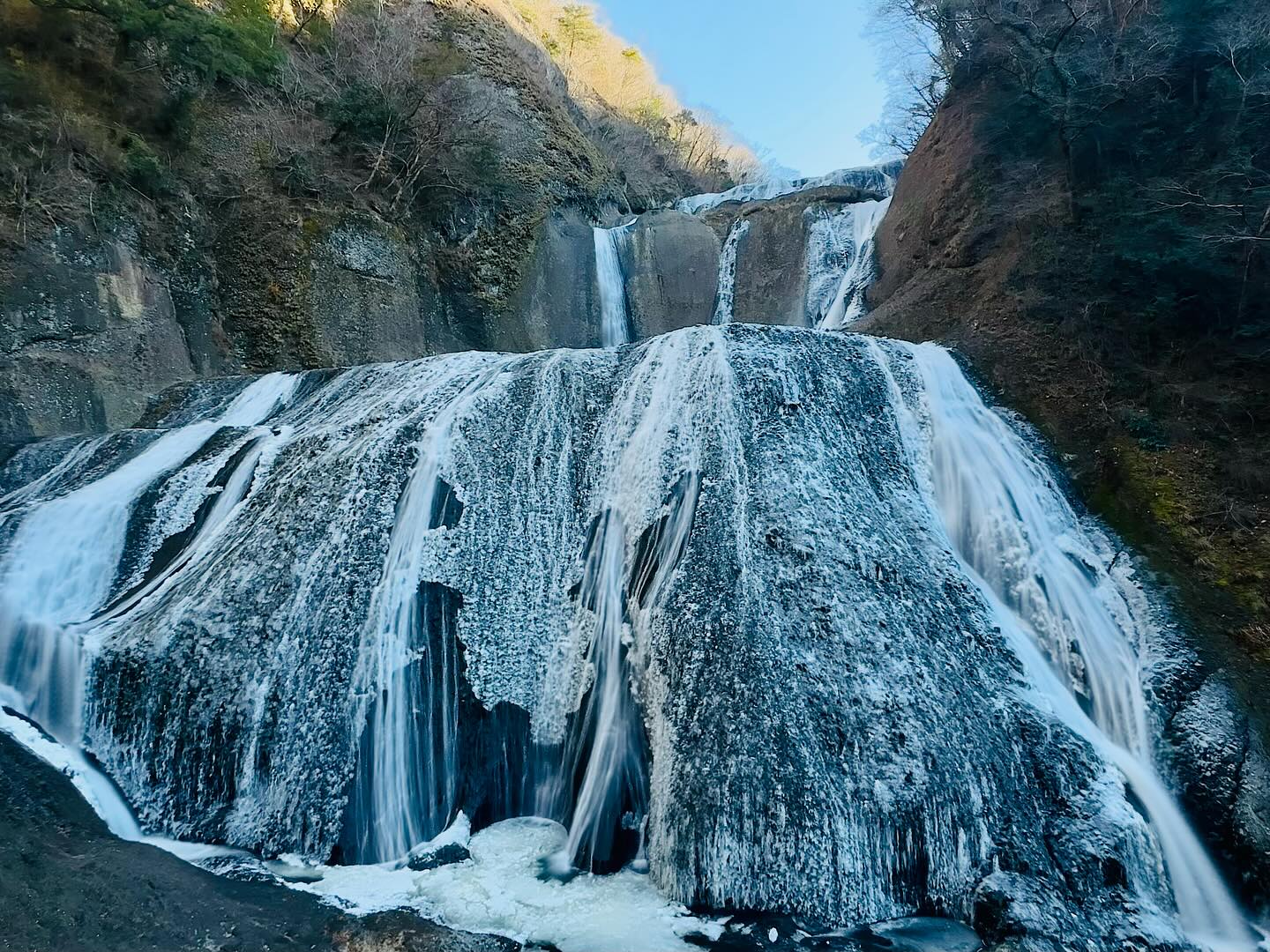大子町 - ． 袋田の滝 氷瀑🧊 12月29日正午の様子です📷 凍結状況は表面凍結 ️... | Facebook