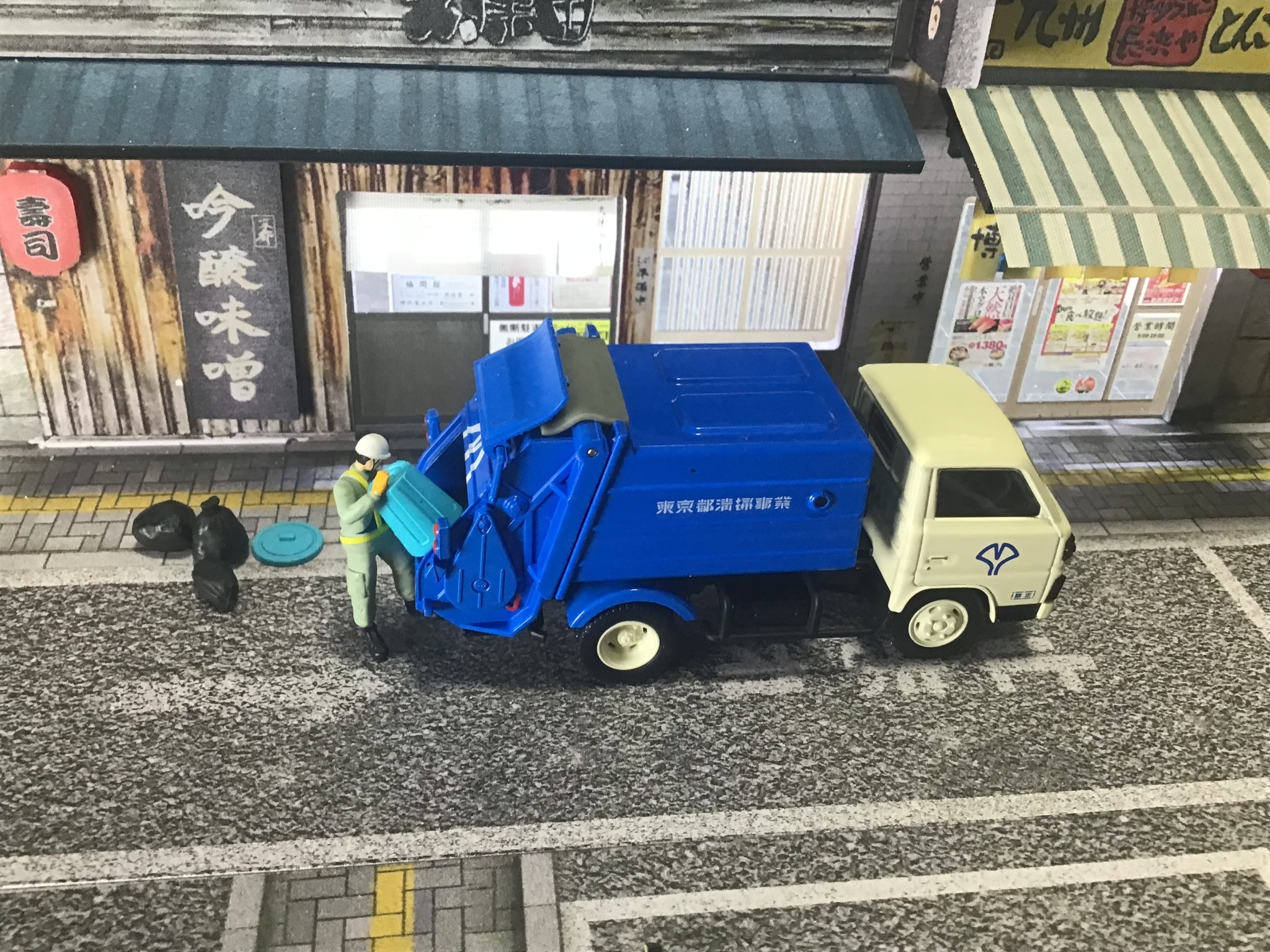สินค้าเดือน พฤษภาคม ---------------------- Model 1 One 1:64 รถ