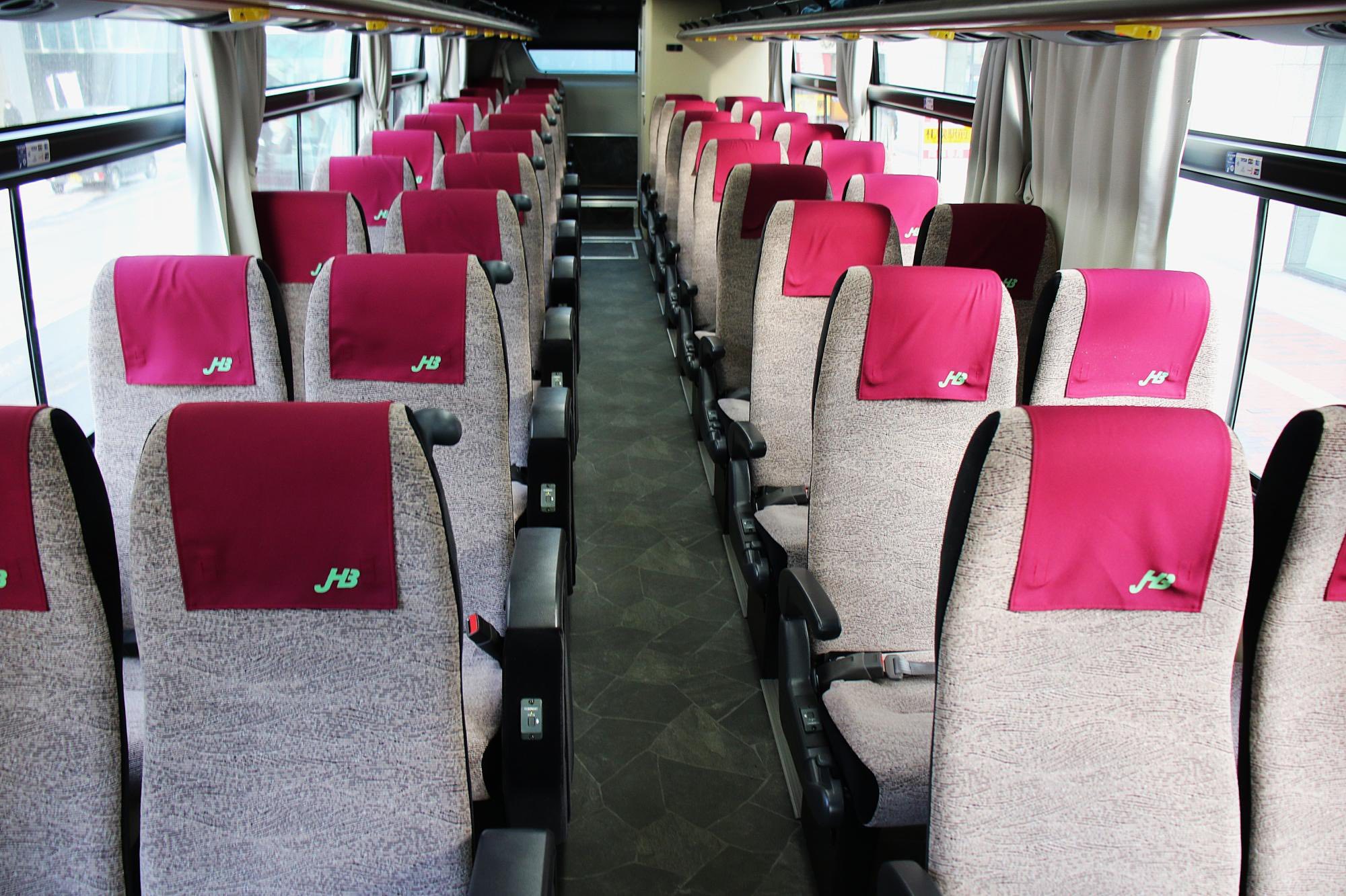 JR北海道バスの青いつばめとその車内