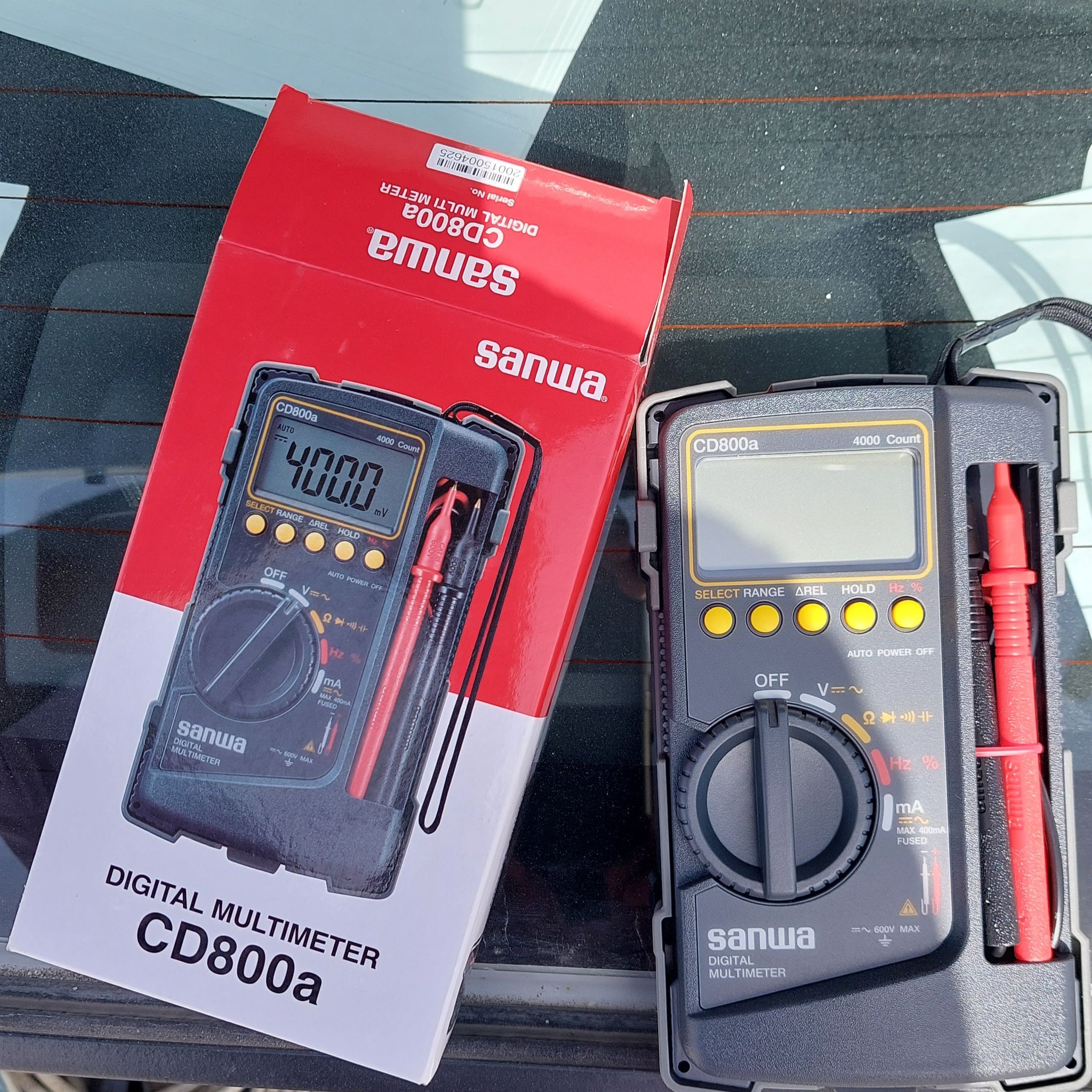 Sanwa N-501 multimeter has hidden batteries